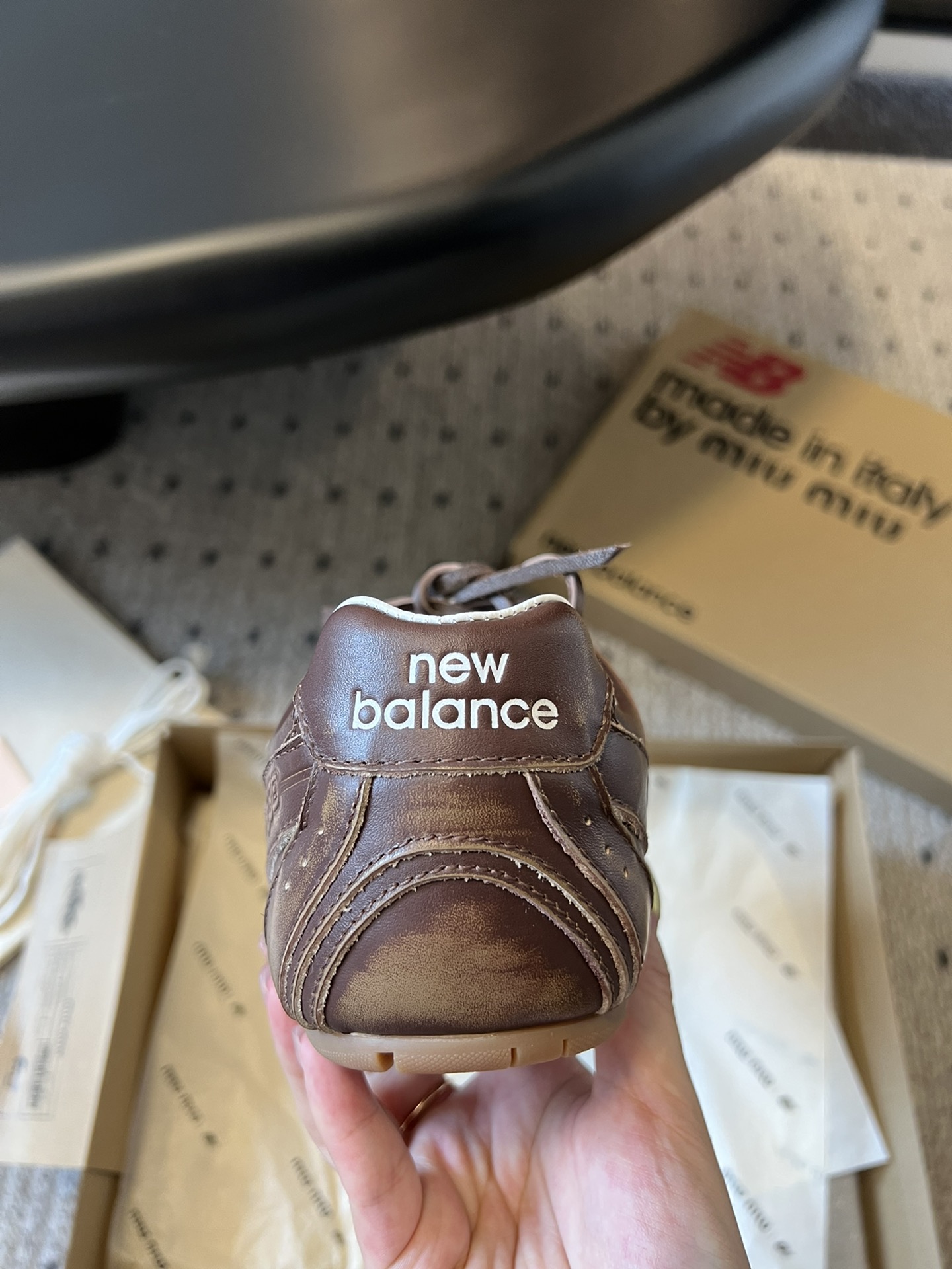 秀场同款miumiuxNewBalance530miumi*24/运动鞋新色来了酷毙了！大秀上曝光了与N