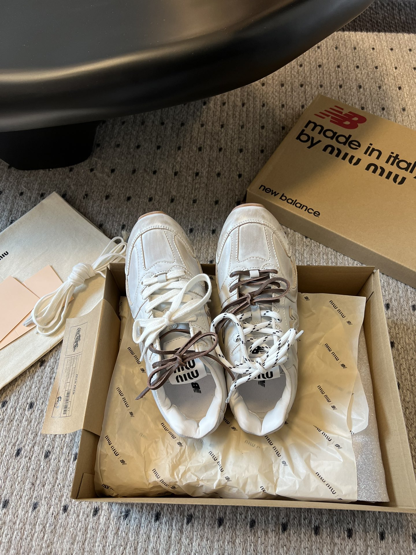 秀场同款miumiuxNewBalance530miumi*24/运动鞋新色来了酷毙了！大秀上曝光了与N