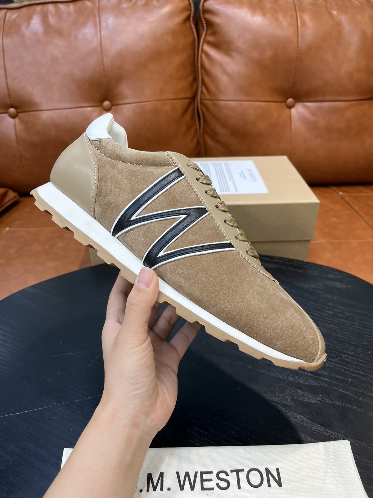 NO:222203,J.M.WESTON classic jogging shoes, men's lace-up casual shoes and sneakers, imported original canvas/reverse velvet, cowhide inner, cowhide inner makes the shoes fashionable and comfortable to wear. Size 39-44 (customized by 38, 45, 46), J.M casual shoes, sneakers, cowhide19860909J.M.WESTON经典款慢跑鞋,男士系带休闲鞋运动鞋,进口原版帆布/反绒,牛皮内里,牛皮内里让鞋子穿在脚上时尚又舒适.码数39-44（38、45、46定做）,J.M休闲鞋,sneakers,cowhide,Men's shoes