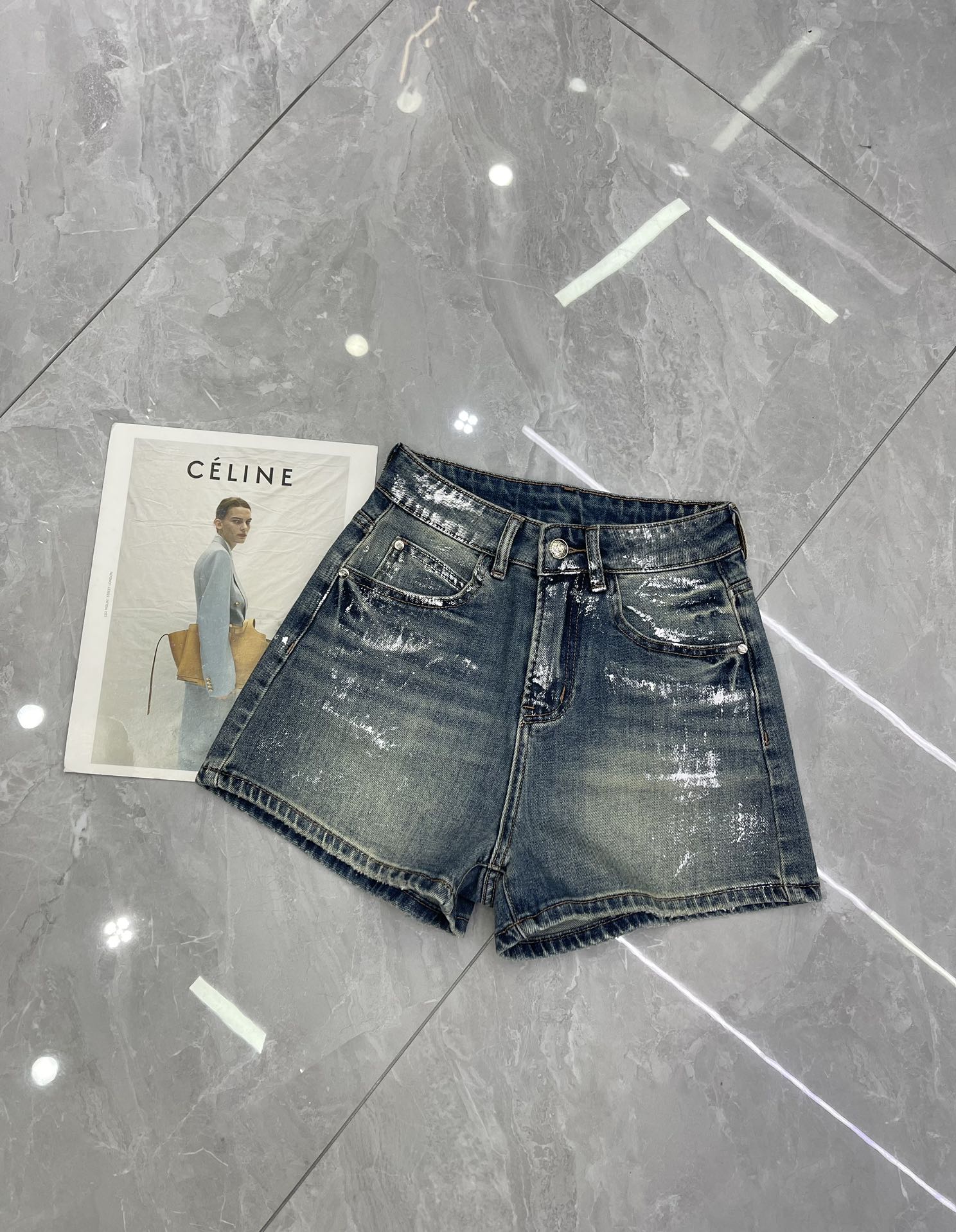 Chanel Vêtements Jeans Shorts Bleu Broderie de fleurs Coton Série d’été