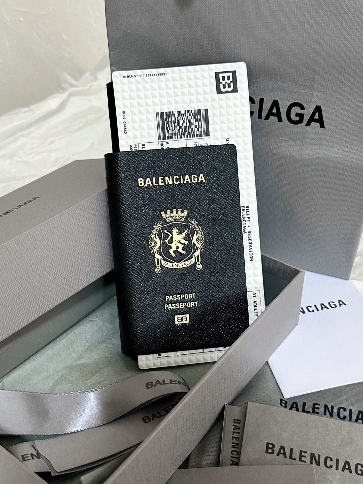 Balenciaga Passport Houder met Ticket - Stijlvol & Beschermend