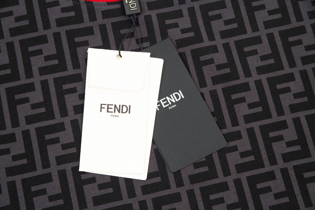 芬迪/Fendi 夏季 双F满印花拼色圆领短袖T恤 时尚元素设计凸显精简