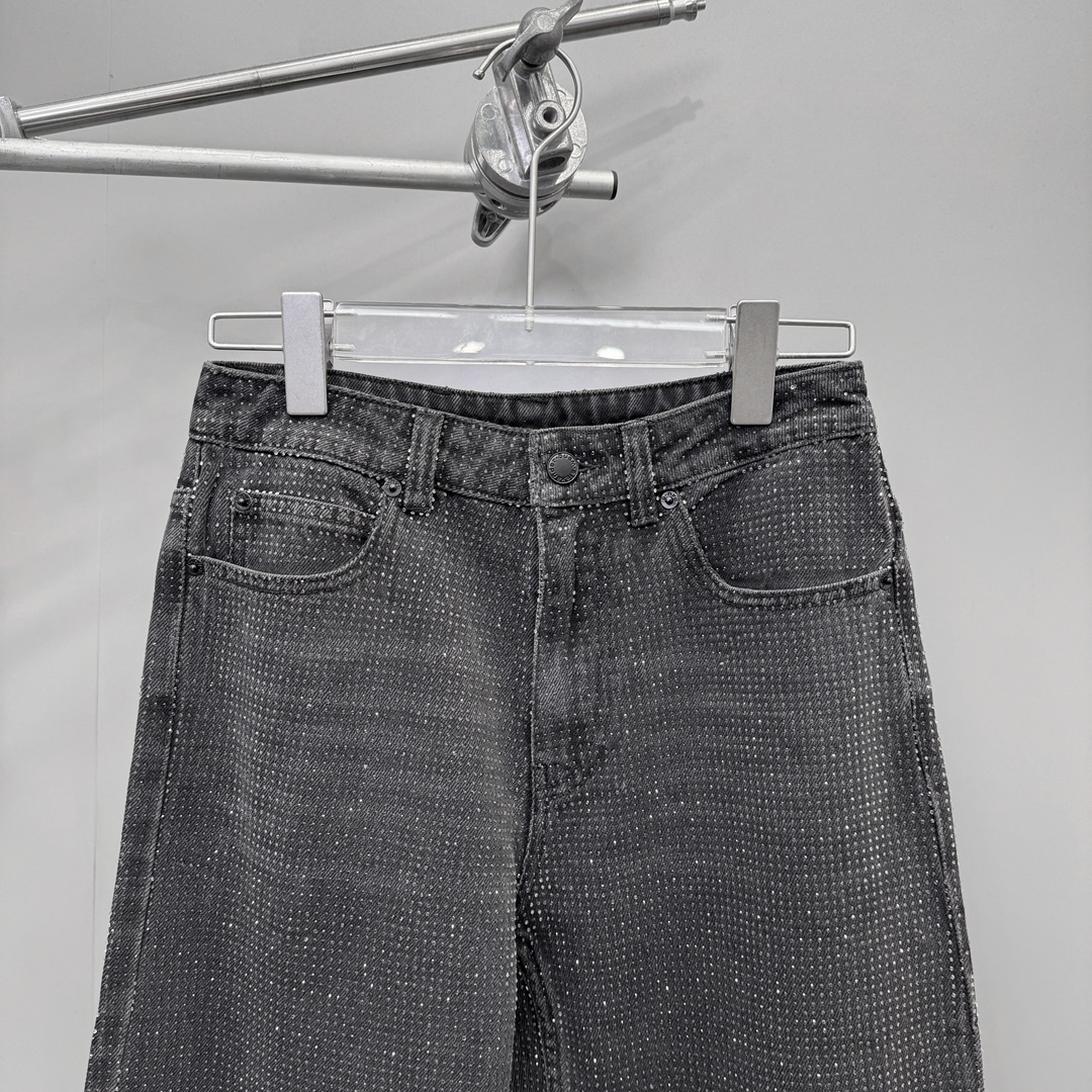Alexander wang｜新款长裤，纯棉牛仔面布，整身重工高温烫钻工艺，高腰版型遮肉显腿长，锥形设计修饰腿型，整身重