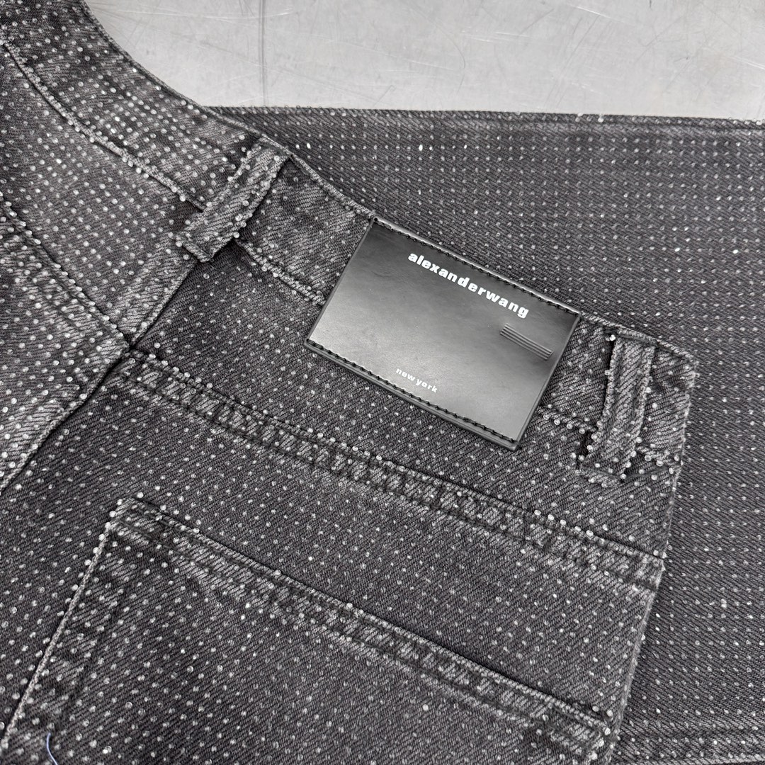 Alexander wang｜新款长裤，纯棉牛仔面布，整身重工高温烫钻工艺，高腰版型遮肉显腿长，锥形设计修饰腿型，整身重