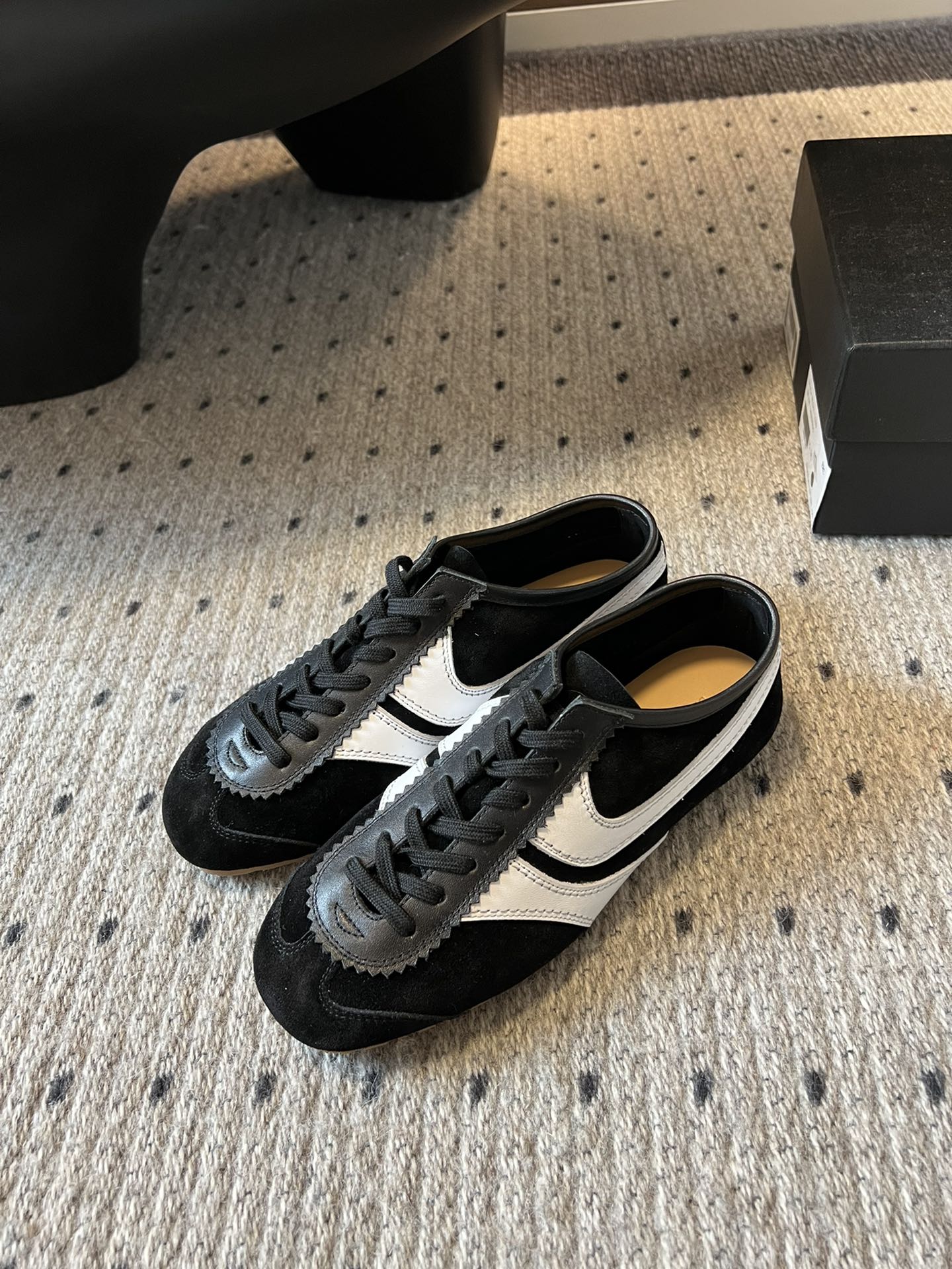 
代购级小众 Dries Van Noten·DVN 复古德训鞋

dvn的德训鞋也太美了吧  drie