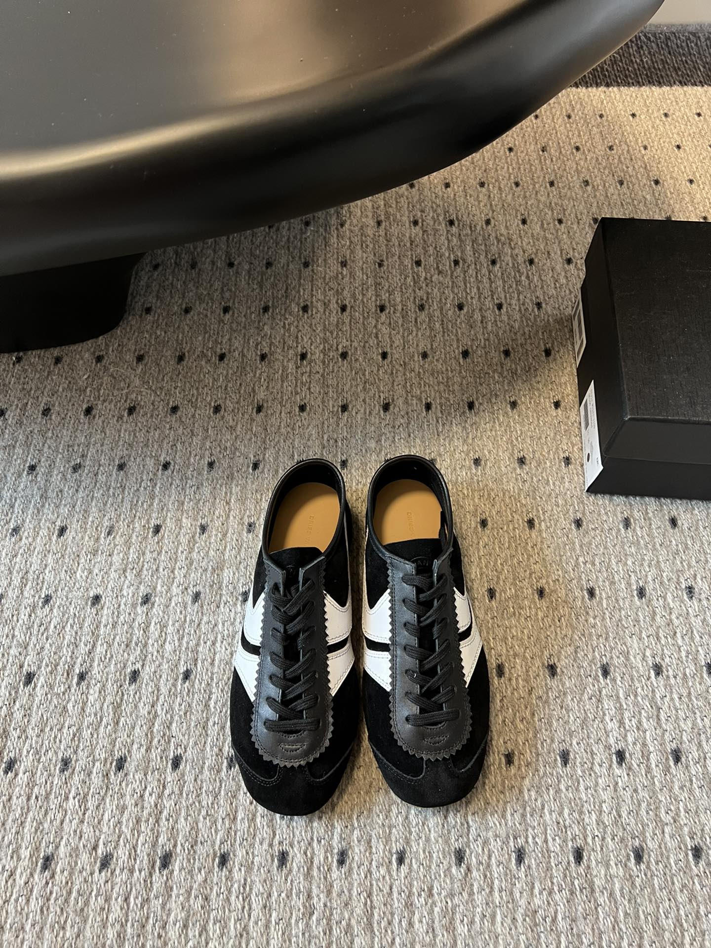 
代购级小众 Dries Van Noten·DVN 复古德训鞋

dvn的德训鞋也太美了吧  drie