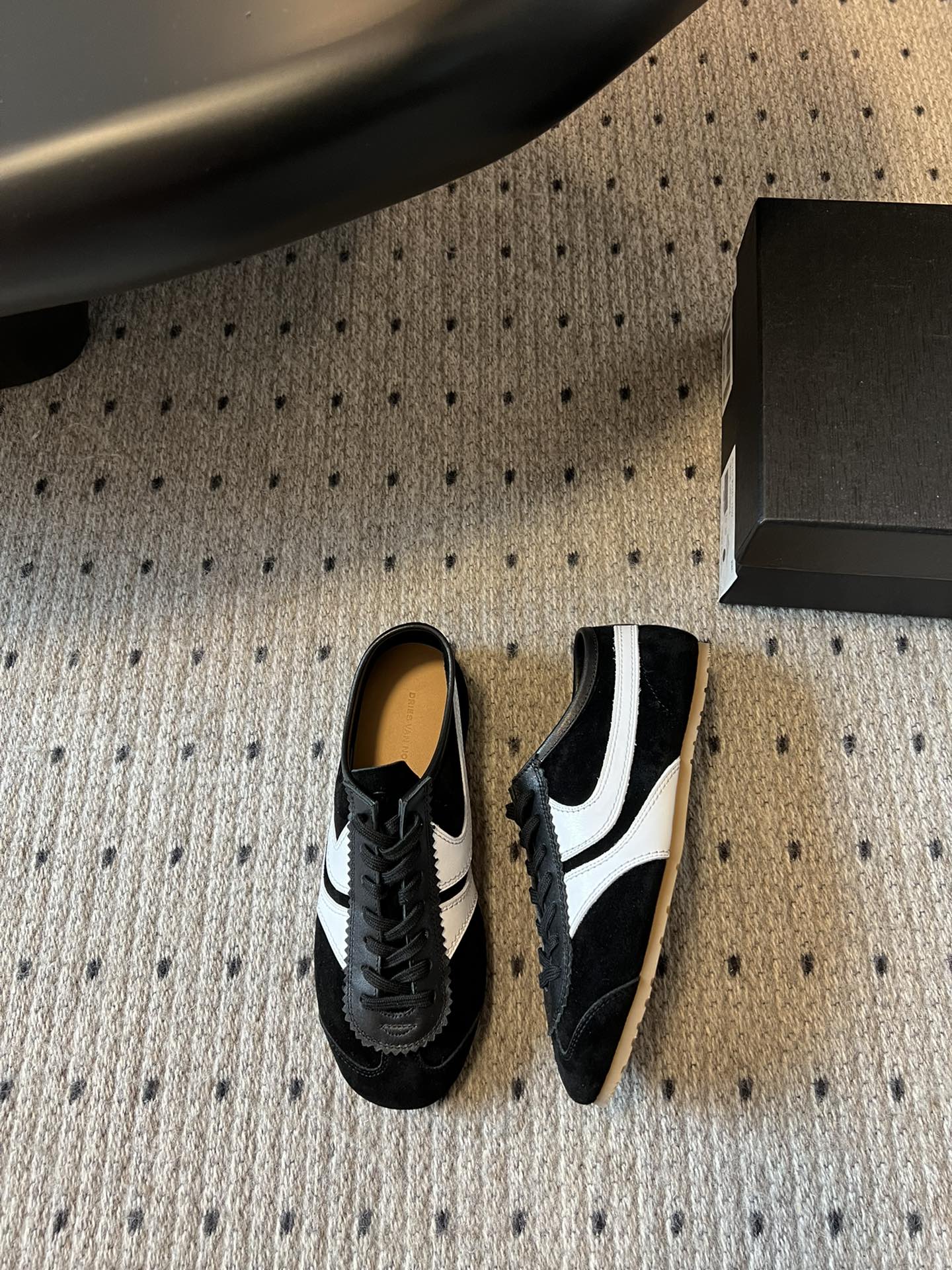 
代购级小众 Dries Van Noten·DVN 复古德训鞋

dvn的德训鞋也太美了吧  drie