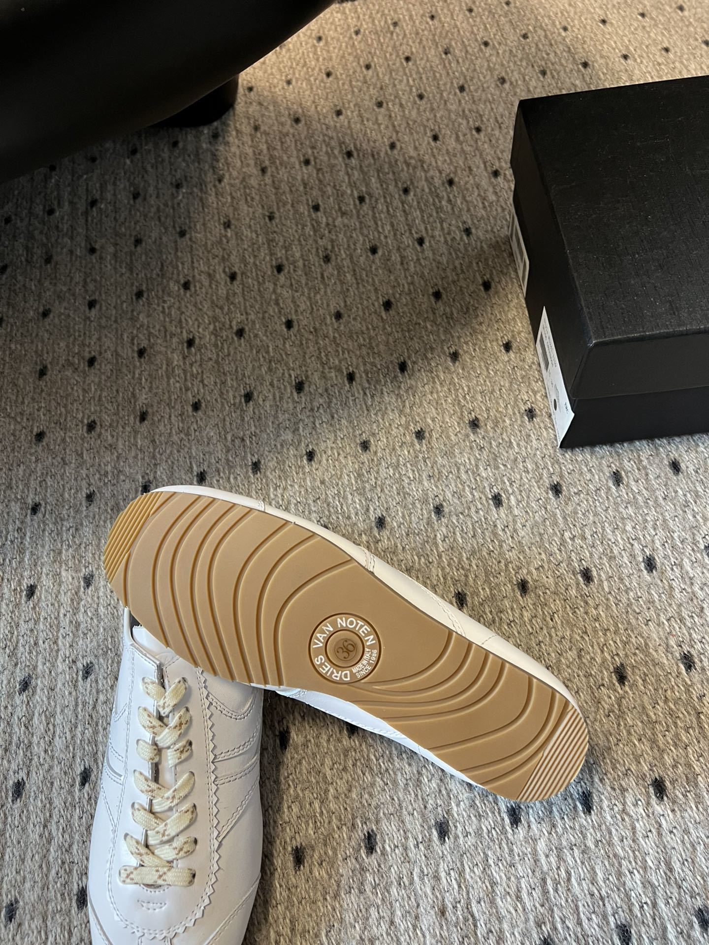 代购级小众 Dries Van Noten·DVN 复古德训鞋
dvn的德训鞋也太美了吧 drie