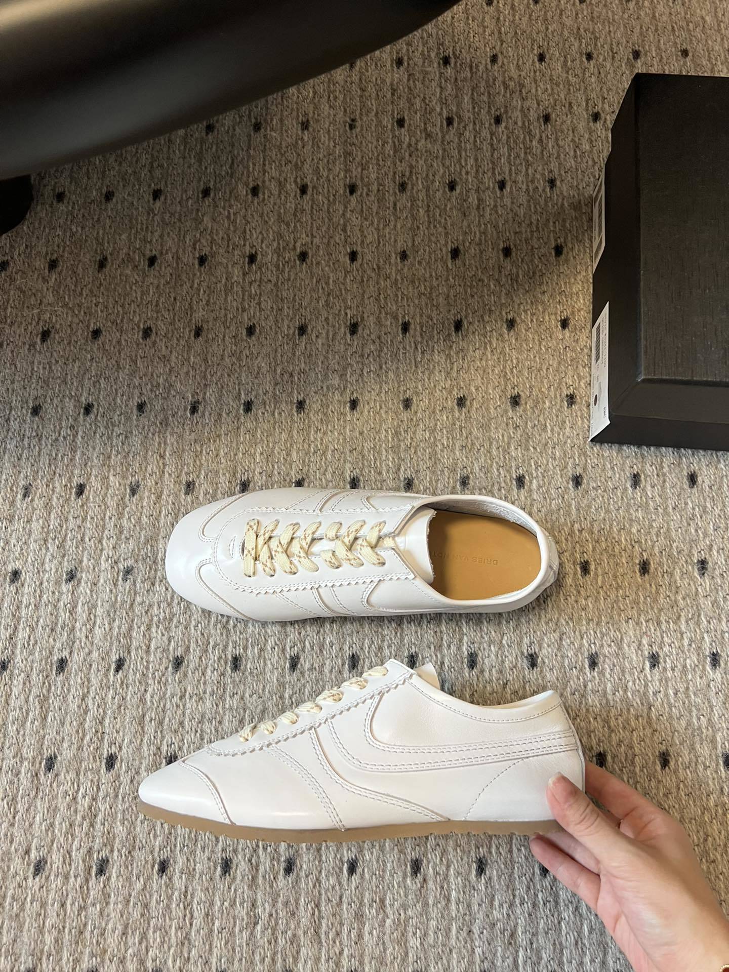 代购级小众 Dries Van Noten·DVN 复古德训鞋
dvn的德训鞋也太美了吧 drie