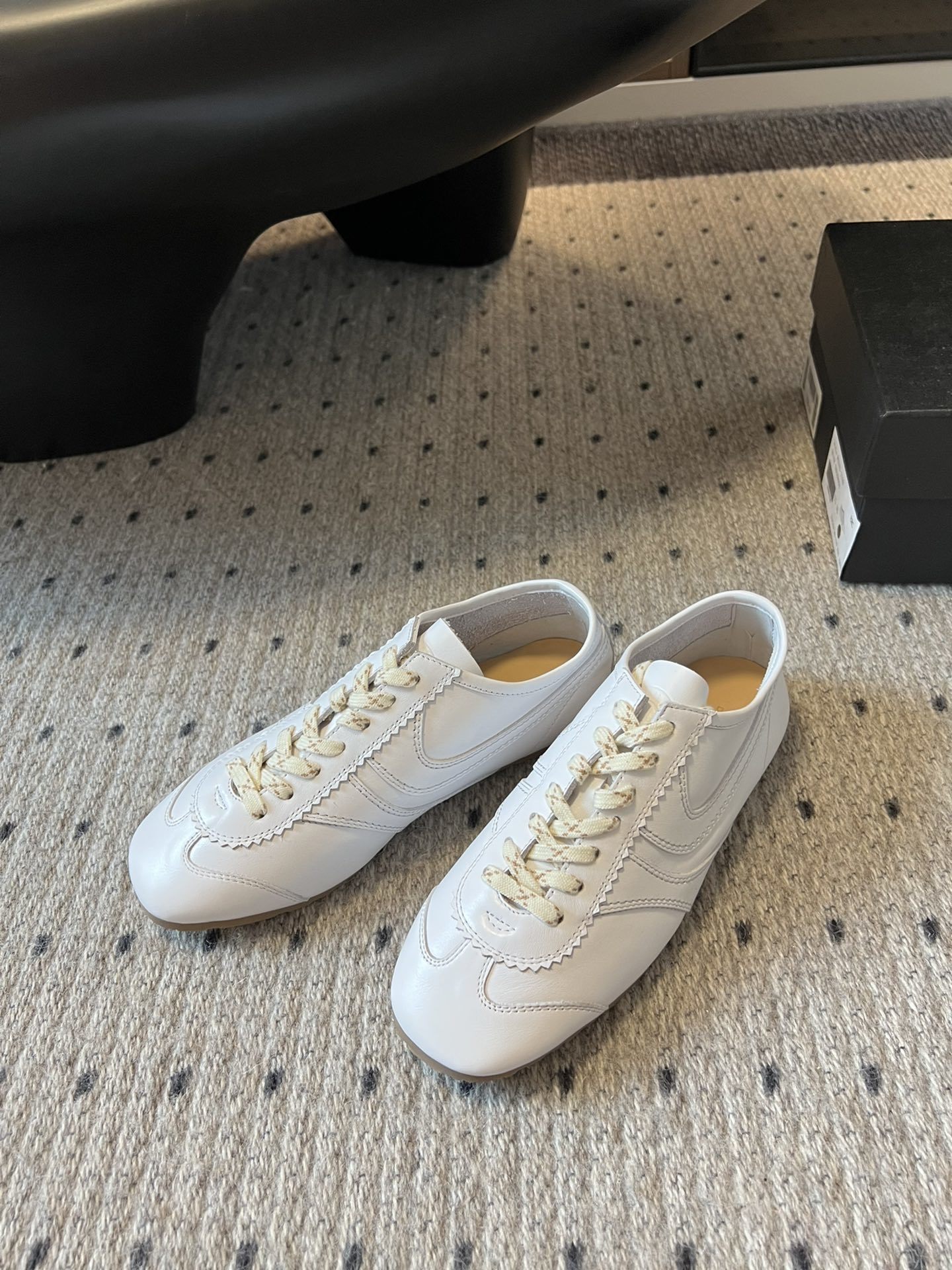 代购级小众 Dries Van Noten·DVN 复古德训鞋
dvn的德训鞋也太美了吧 drie