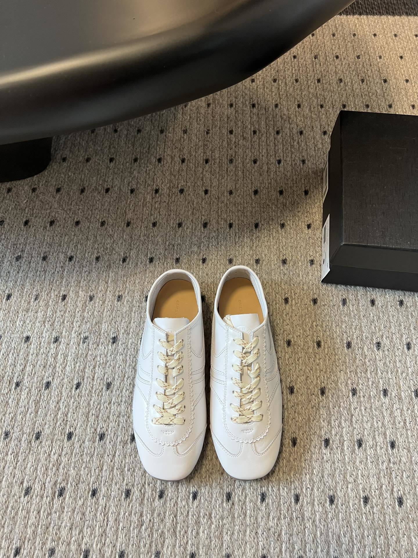 代购级小众 Dries Van Noten·DVN 复古德训鞋
dvn的德训鞋也太美了吧 drie