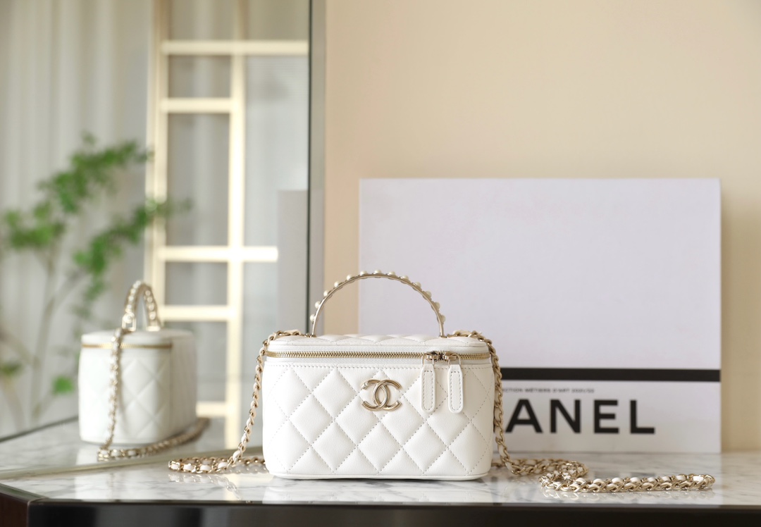 Chanel Crossbody & Shoulder Bags White Set With Diamonds Gold Hardware Lambskin Sheepskin Spring/Summer Collection