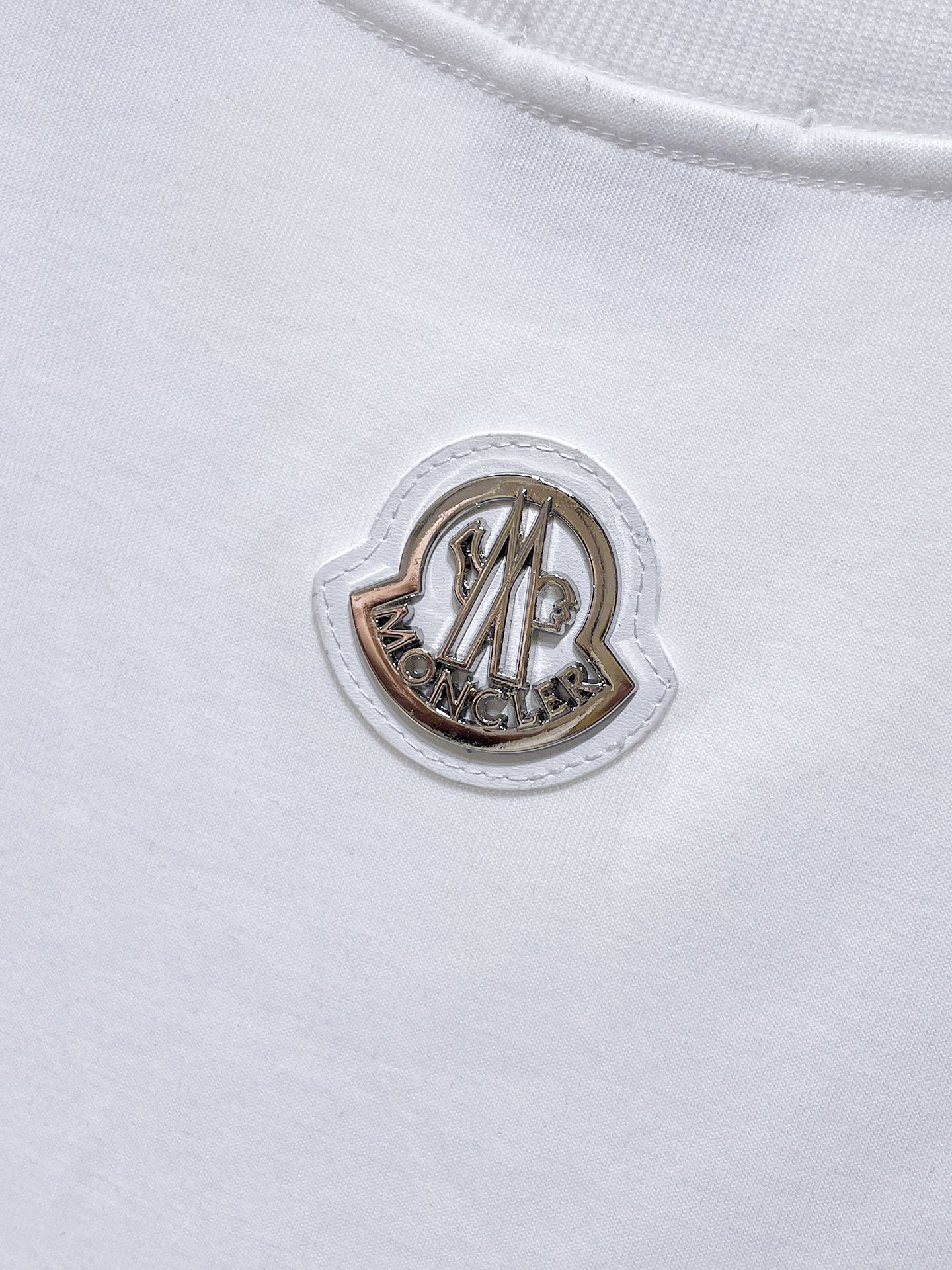    蒙口  moncler  新款 圆领 短袖 T恤 体恤 半袖 ，高端版本！专柜定制面料 透气舒适度