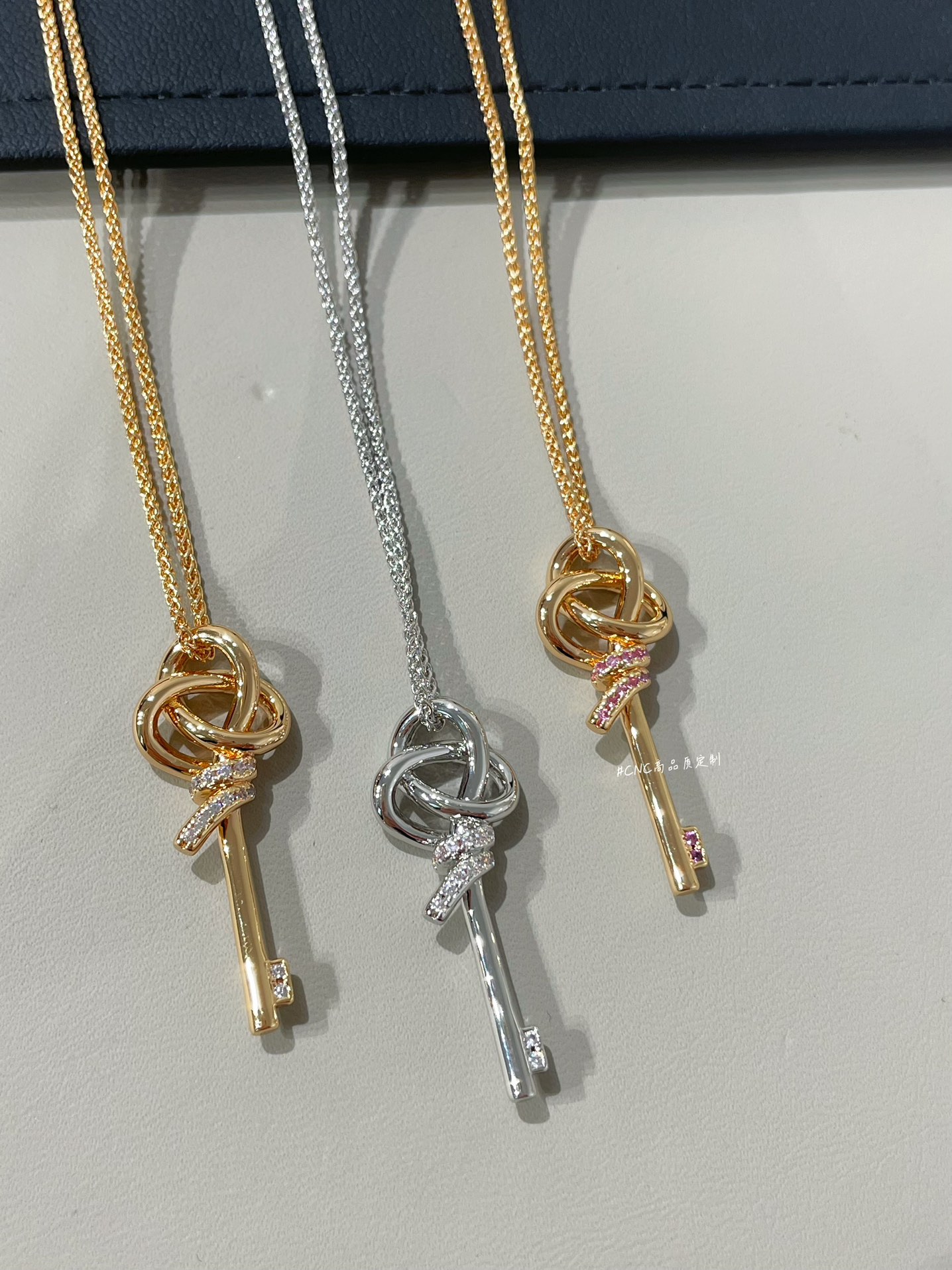 Jewelry Necklaces & Pendants Weave