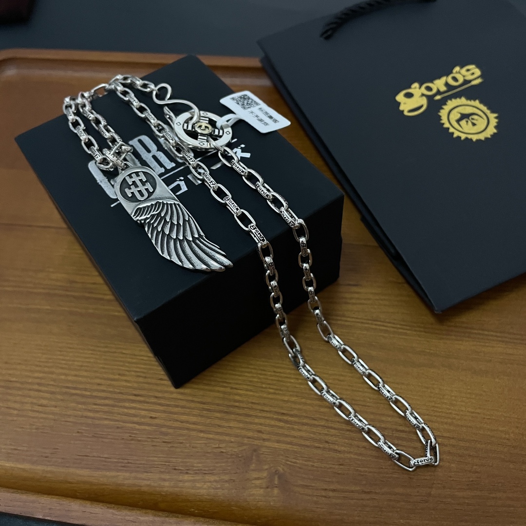 💰145【新品上架】Goro’s高桥吾郎 复古羽毛吊坠 经典高桥竹节字母项链  顶级版本 认准独家拍摄 主攻高端市场 绝对区别普通版本!图片产品细节与ZP一致!原版制作工艺 精工品质 纯手工打造 ~正品开模💝潮流时尚必备 男女均可佩戴 情侣款同款 摇滚朋克泰银风格 复古元素 潮流百搭 官网同款❤️