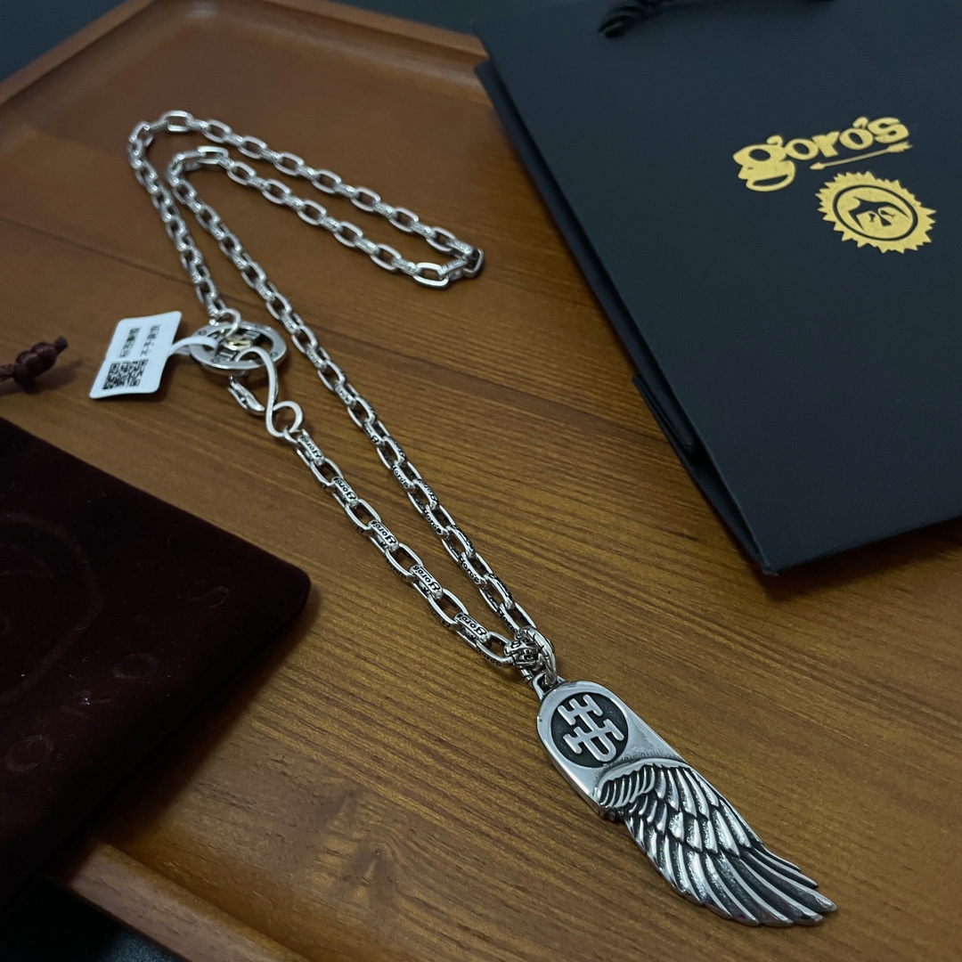 💰145【新品上架】Goro’s高桥吾郎 复古羽毛吊坠 经典高桥竹节字母项链  顶级版本 认准独家拍摄 主攻高端市场 绝对区别普通版本!图片产品细节与ZP一致!原版制作工艺 精工品质 纯手工打造 ~正品开模💝潮流时尚必备 男女均可佩戴 情侣款同款 摇滚朋克泰银风格 复古元素 潮流百搭 官网同款❤️