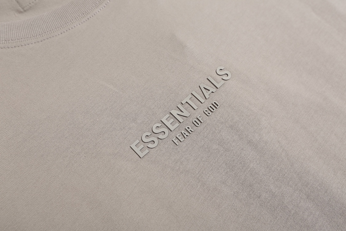 FEAR OF GOD ESSENTIALS 云系列 T恤服装 8