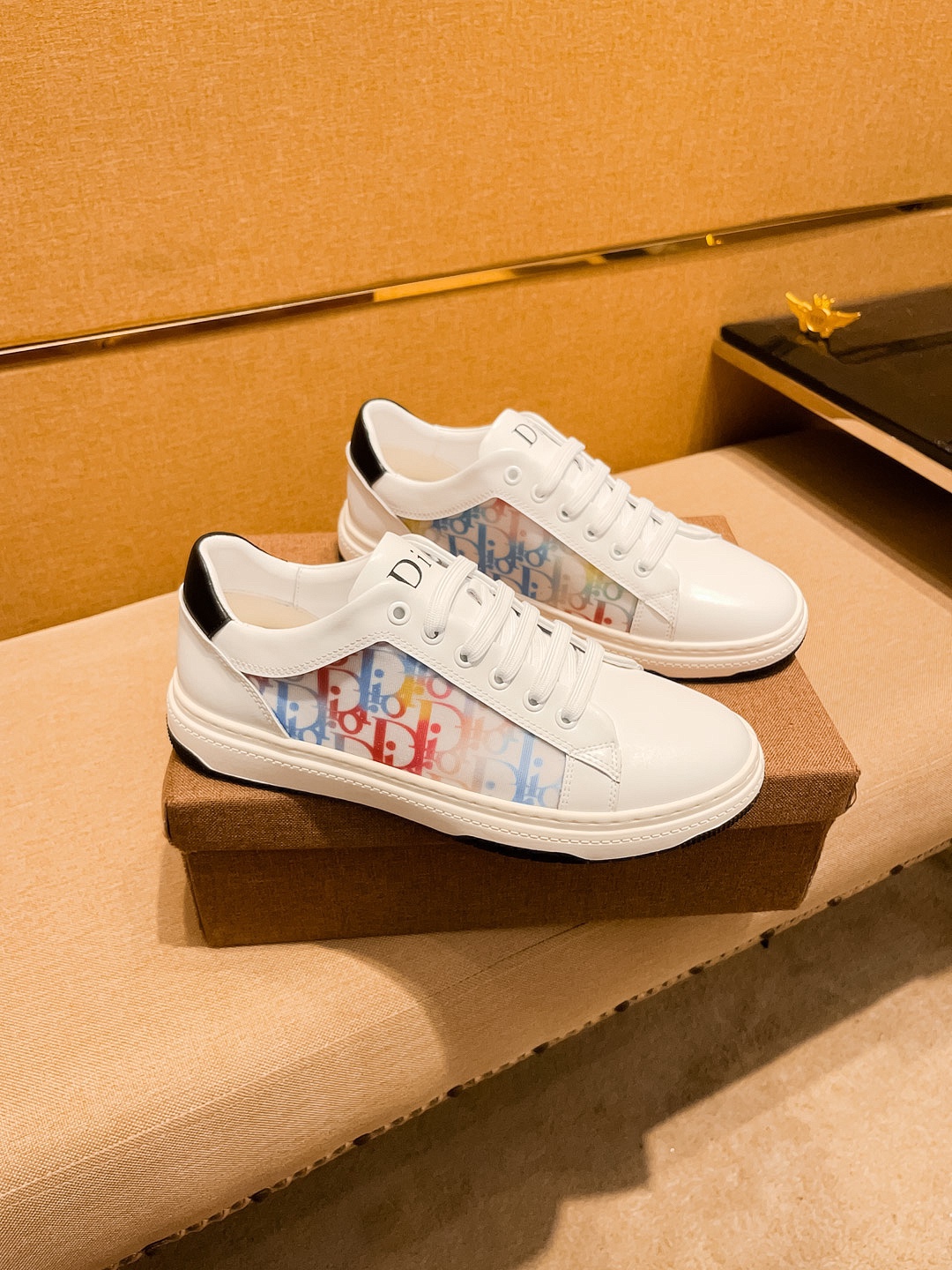 NO:556100,[Dior] The latest masterpiece of the high-end men's shoe brand official website 11, the upper is made of first-layer cowhide imported from Italy with a comfortable and breathable lining and original non-slip and wear-resistant outsole, making walking more convenient and comfortable!  Exclusive new model, stunning work, Midea 11 replica [color] compared with official quality!  Create a fashionable personality to set off your uniqueness!  A must-have for trendy men! Classic sizes: 38-44, various colors available, dior, cowhide19860909【 迪奥】男鞋高端品牌 官网11最新力作鞋面采用意大利进口头层牛皮搭配舒适透气内里原版防滑耐磨大底制作,让行走更加便捷舒适！独家新款,惊世之作,与官方的质量相比美的11复刻[色]！打造时尚个性衬托你的与众不同！潮男必备!经典尺码:38-44 颜色多色可选,,dior,cowhide,Men's shoes