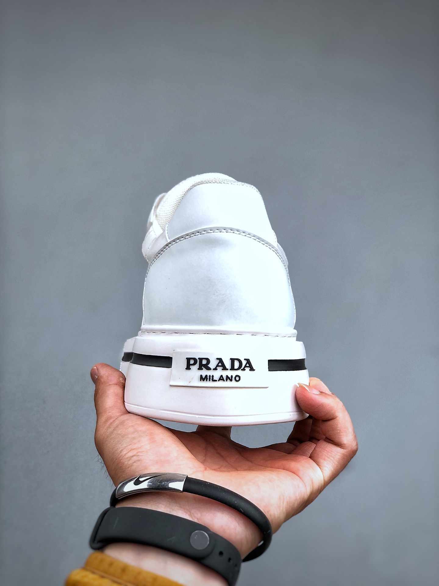 420 普拉达Prada Macro Re-Nylon Low Sneakers 雷诺尼龙系列低帮板鞋“三角尼龙白黑红标”
