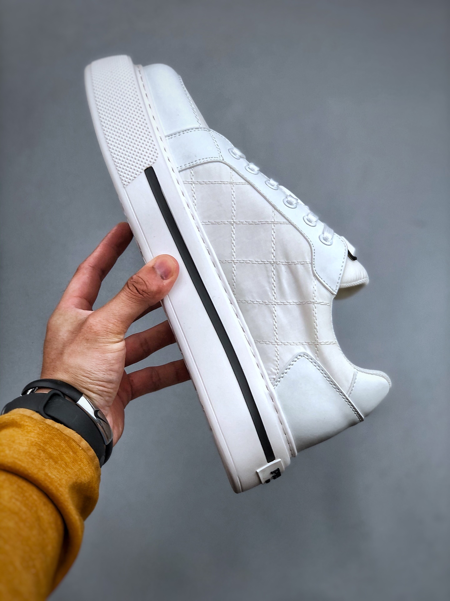 420 普拉达Prada Macro Re-Nylon Low Sneakers 雷诺尼龙系列低帮板鞋“三角尼龙白黑红标”