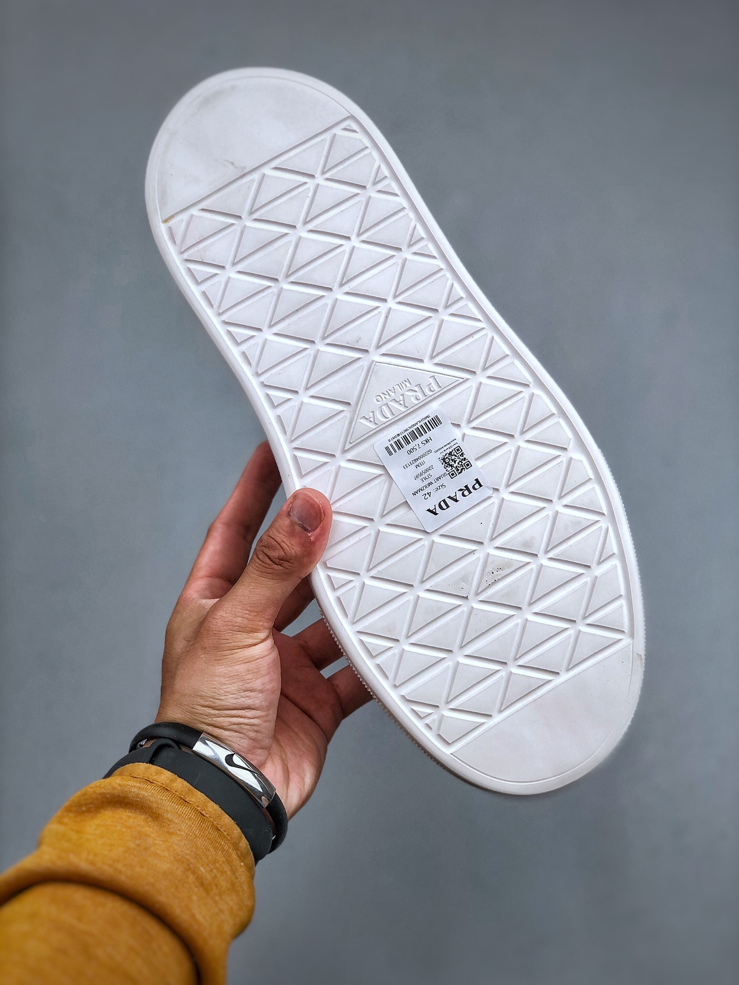 420 普拉达Prada Macro Re-Nylon Low Sneakers 雷诺尼龙系列低帮板鞋“三角尼龙白黑红标”