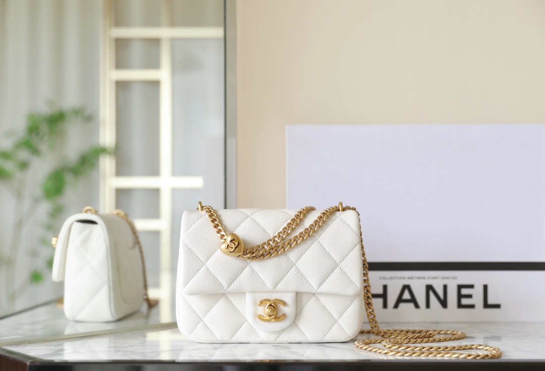 Chanel Classic Flap Bag Flawless
 Crossbody & Shoulder Bags White Vintage Gold Calfskin Cowhide