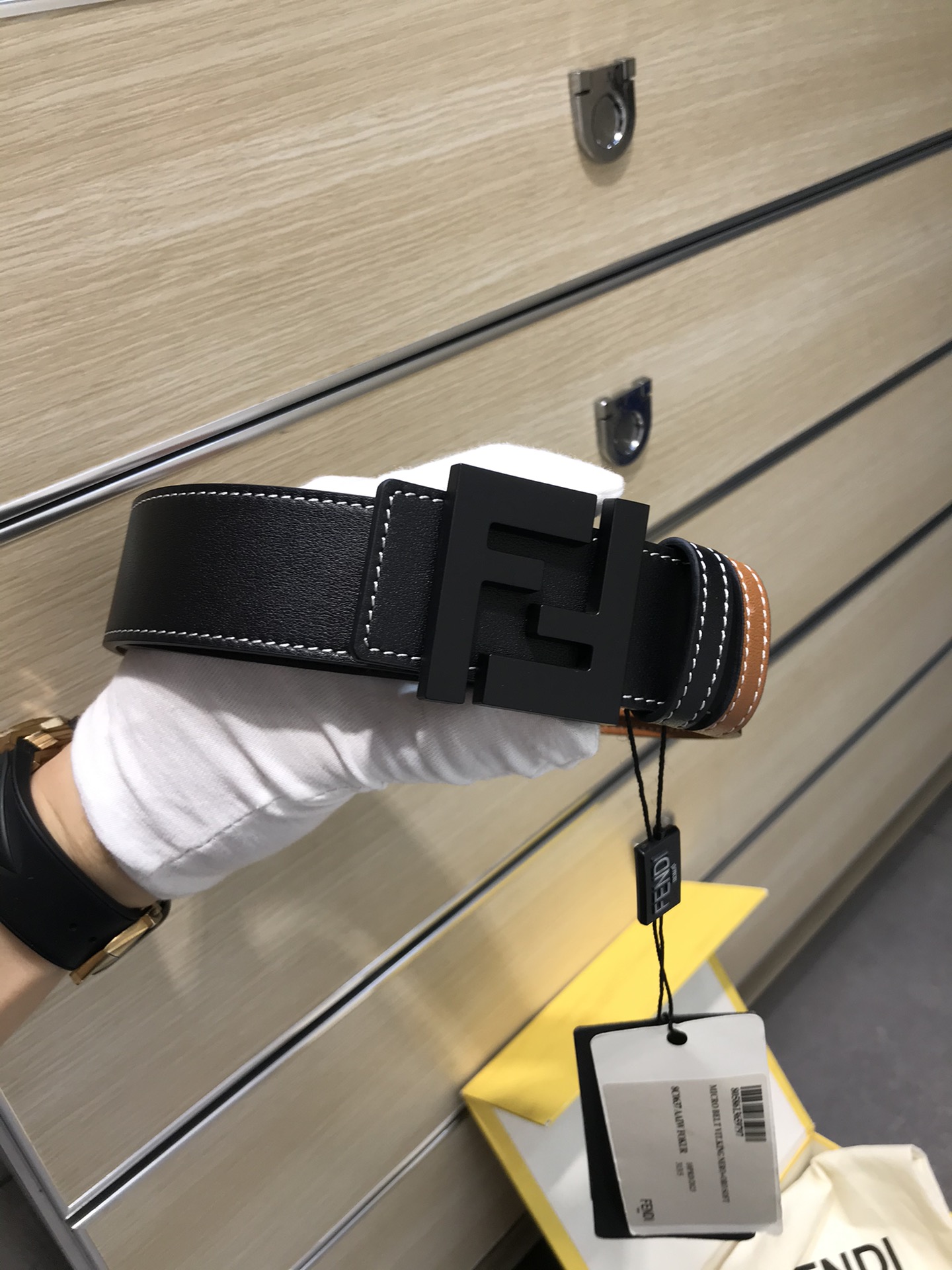 NO:138845,Delivery counter packaging, punching needle, new FD width 38 MM supports NFC chip scanning, logo shaping belt, original double-layer black sheet F rivet buckle, double-sided imported Napa pattern original black with earthy yellow, soft touch, gold-plated surface metal products, quality assurance, non-market currency!  , belt, gold plating19860909配送专柜包装 打孔针  新款 FD 宽38 MM 支持NFC 芯片扫描,标志造型皮带,原版双层黑片F铆钉扣,双面进口纳帕纹原版黑色配土黄色制成,手感柔软,镀金表面金属制品,品质保证,非市场通货！,皮带,gold plating,Belt