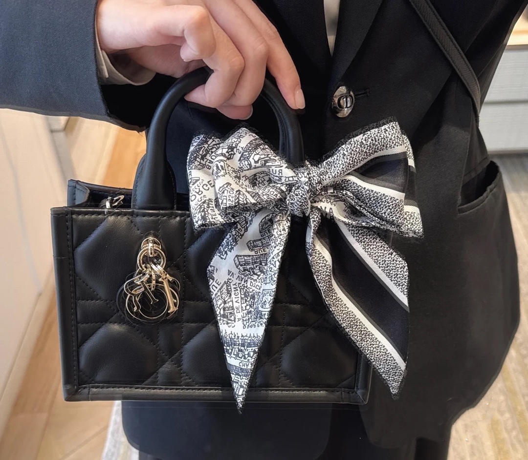Hand-heldcrossbody, DIY the handle and wear it with a silk scarf to look more youthful and energetic Dior book tote
