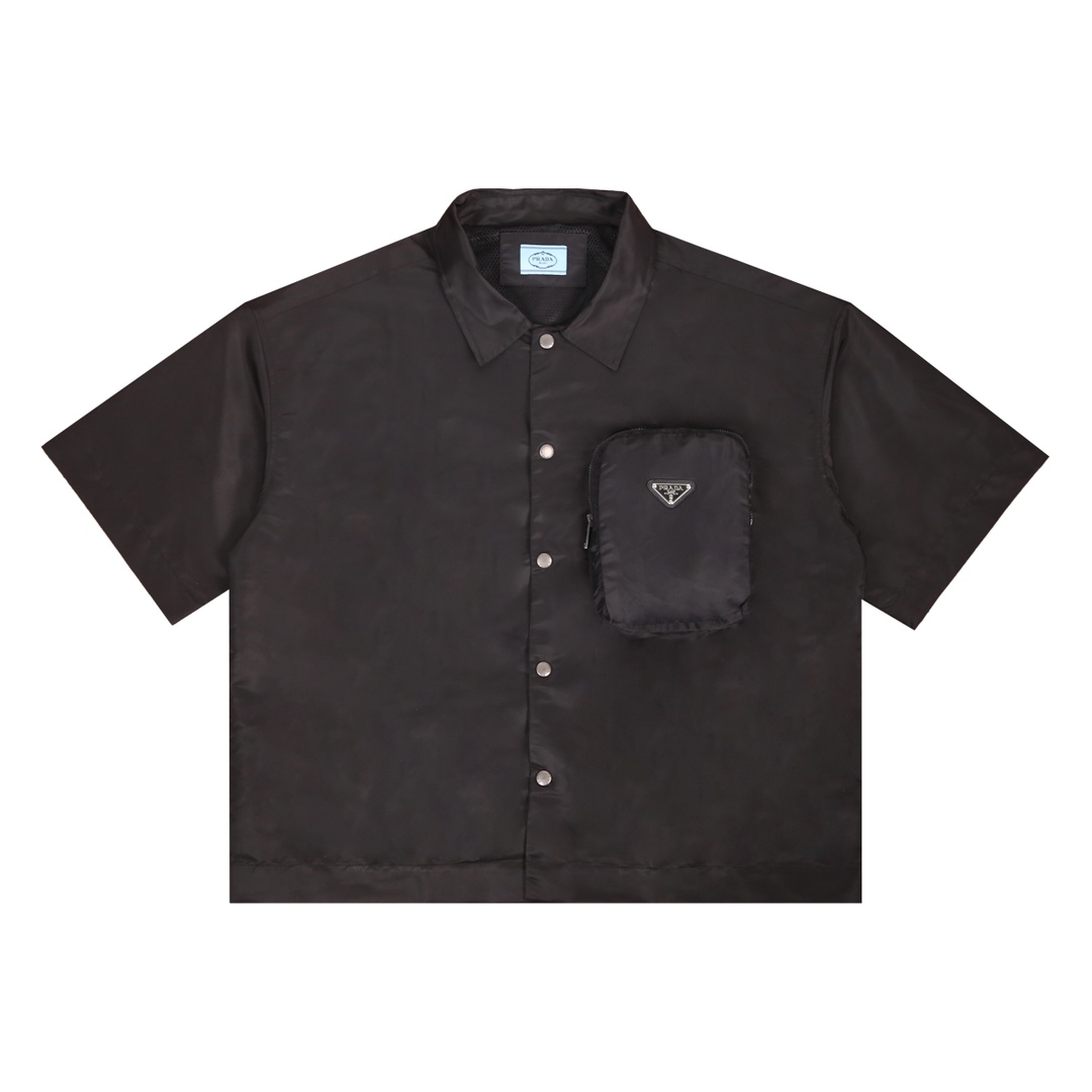Camisa de manga corta de Prada con bolsillos de trabajo, confeccionada en nailon especial original, con botones grabado…