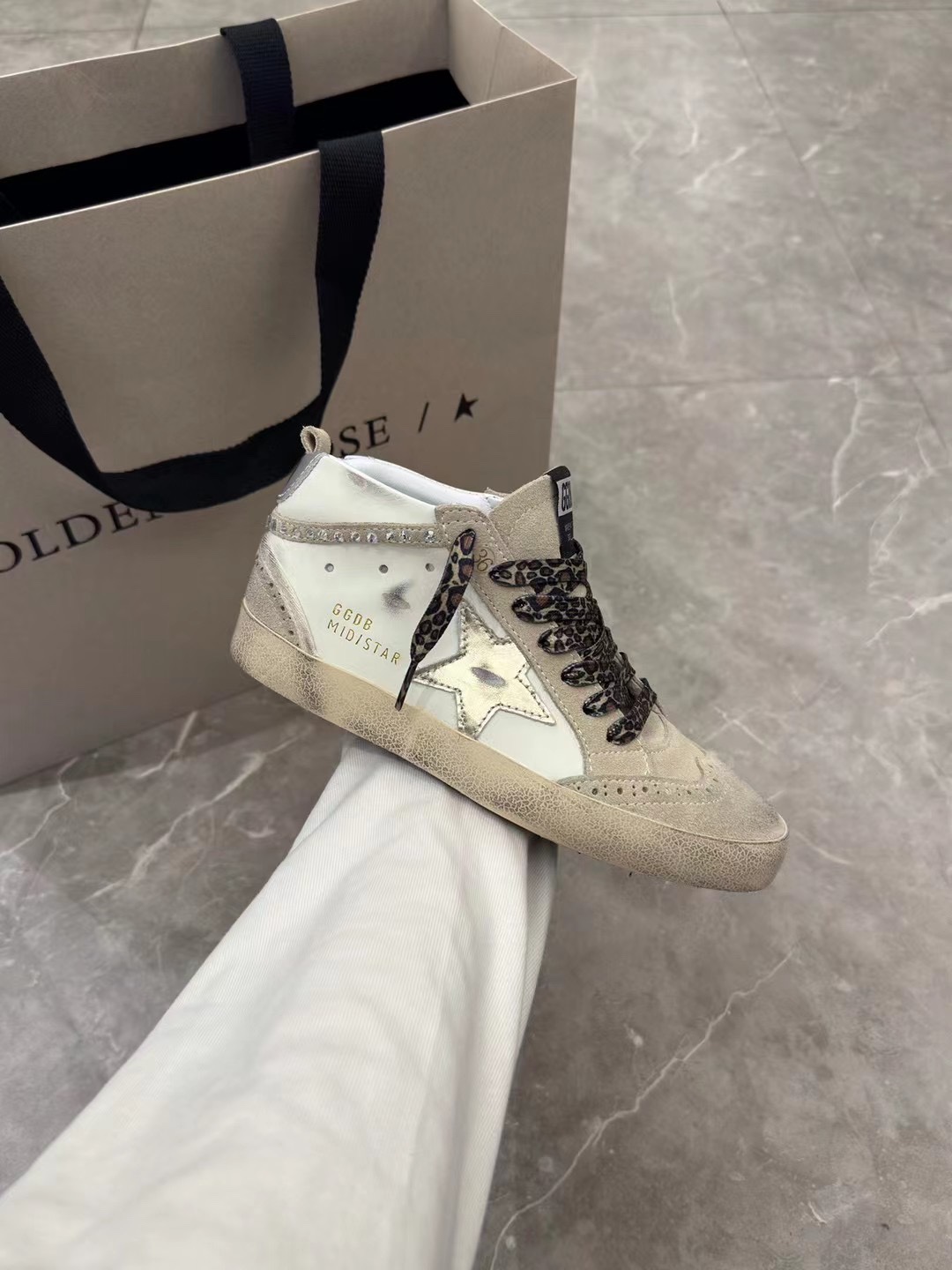NO:172347,(Long-term goods. Order inquiry) Diamond model Venus brown high-top couple model top-level Niuli high-end version. Don’t disturb the low-end!  Packaging: Upgrade new packaging...Certificate, card, tag, cloth bag, GGDB Slide Golden Goose Small Dirty Shoes Gaobang Golden Gse Deluxe Brand SUPER$TAR N pair of genuine disassembly version# The best market is not acceptable to compare # 2025 new ggdb Gaobang Small Dirty Shoes The popularity is earlier than the white shoes, breaking the traditional aesthetic, the small dirty shoes have done it!  Celebrity private server demonstration is so versatile!  No need to worry about washing shoes anymore!  The original custom cowhide (the essence of the old one) inner towel   cowhide, exclusive mold latex pad, 2cm height-enhancing insole, you can take out!  Insole size stamp!  Old craftsmen polished by hand, even the soles are unruly dirty, women 35-40 men 40-45. Men's size custom 10. Men's size only adjust the upper and lower sizes (women 41 men 45 46 custom 56 not return or exchange), casual shoes/sports shoes, sneakers, cowhide, gold19860909（长期做货.订单询价） 钻款金星棕色高帮情侣款顶级牛里高版本.低端勿扰！ 包装:升级新包装..证书,卡片,吊牌,布袋, GGDB Slide黄金鹅小脏鞋高邦Golden Gse Deluxe Brand SUPER$TAR N双正品拆解打版# 市场最优不服来比 # 2025新款ggdb高邦小脏鞋 火红程度比小白鞋还要早,打破传统审美,小脏鞋做到了！明星私服上脚示范 就是这么百搭 ！再也不用担心洗鞋的问题啦！ 鞋面原版定制牛皮（做旧精髓所在）内里毛巾 牛皮 里 独家开模乳胶垫 2cm内增高鞋垫可以拿出来哦！鞋垫码数钢印！ 老工匠手工打磨,就连鞋底也是不羁的脏, 女35-40 男40-45. 男码定做10.男码只调上下码（女41 男45 46定做不退换）,休闲鞋/运动鞋,sneakers,cowhide,gold,Women's Shoes