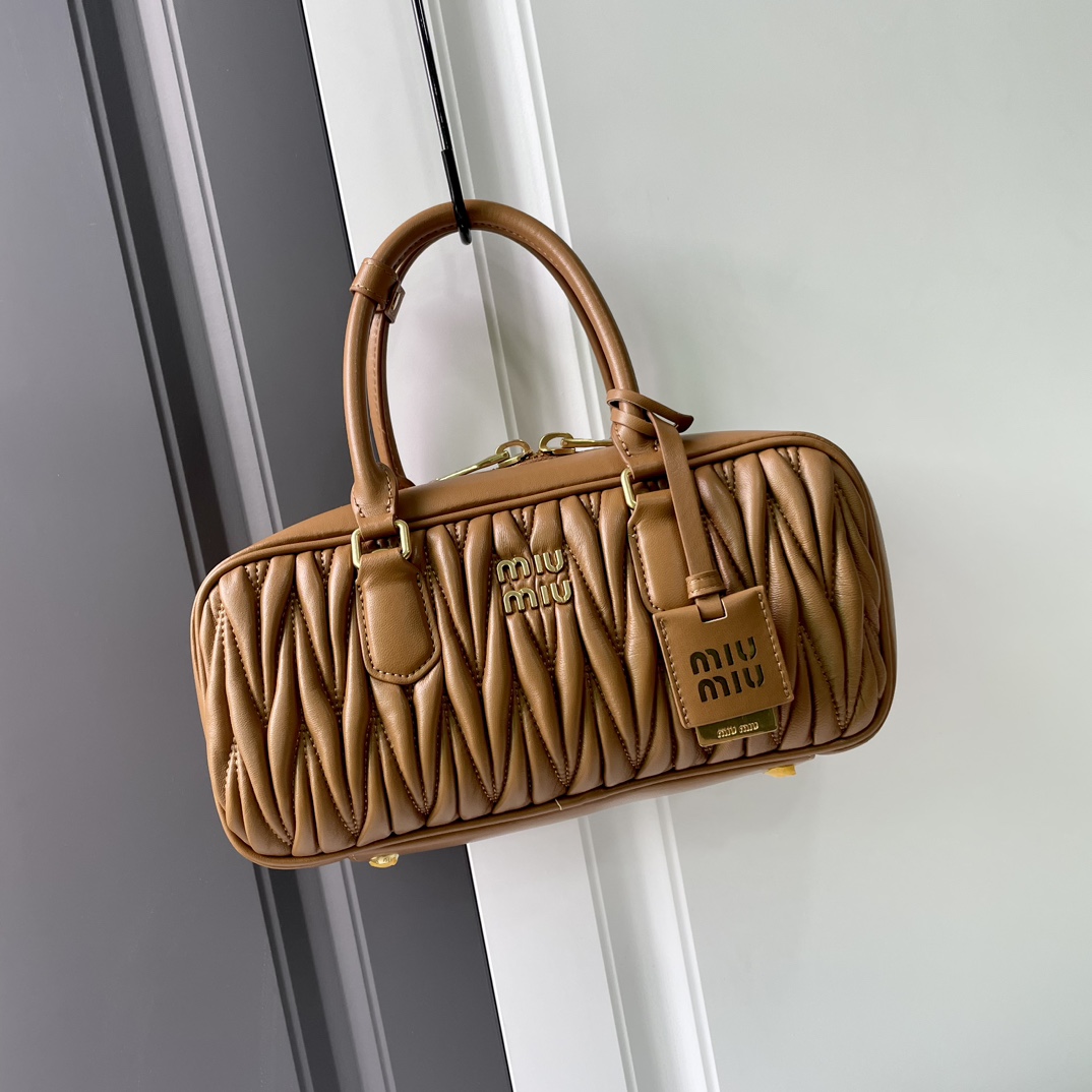 MiuMiu حقيبة حقيبة يد مصممي النسخ المتماثلة الأزياء الفاخرة
 قطن جلد الغنم