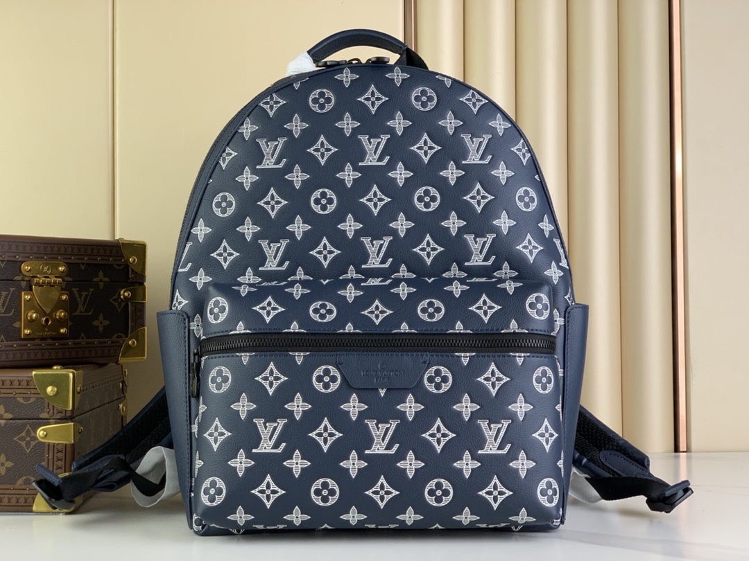 【Discovery 双肩包】M24760 深蓝（白字丝印）

由双色Monogram Shadow皮革