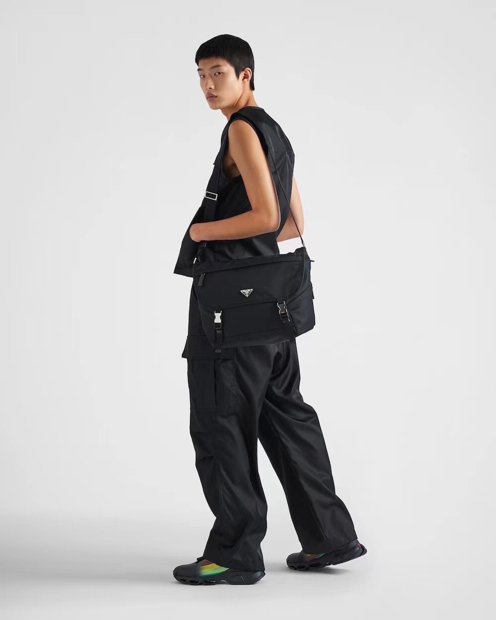 Prada Official website picture, more than 10,000 counters