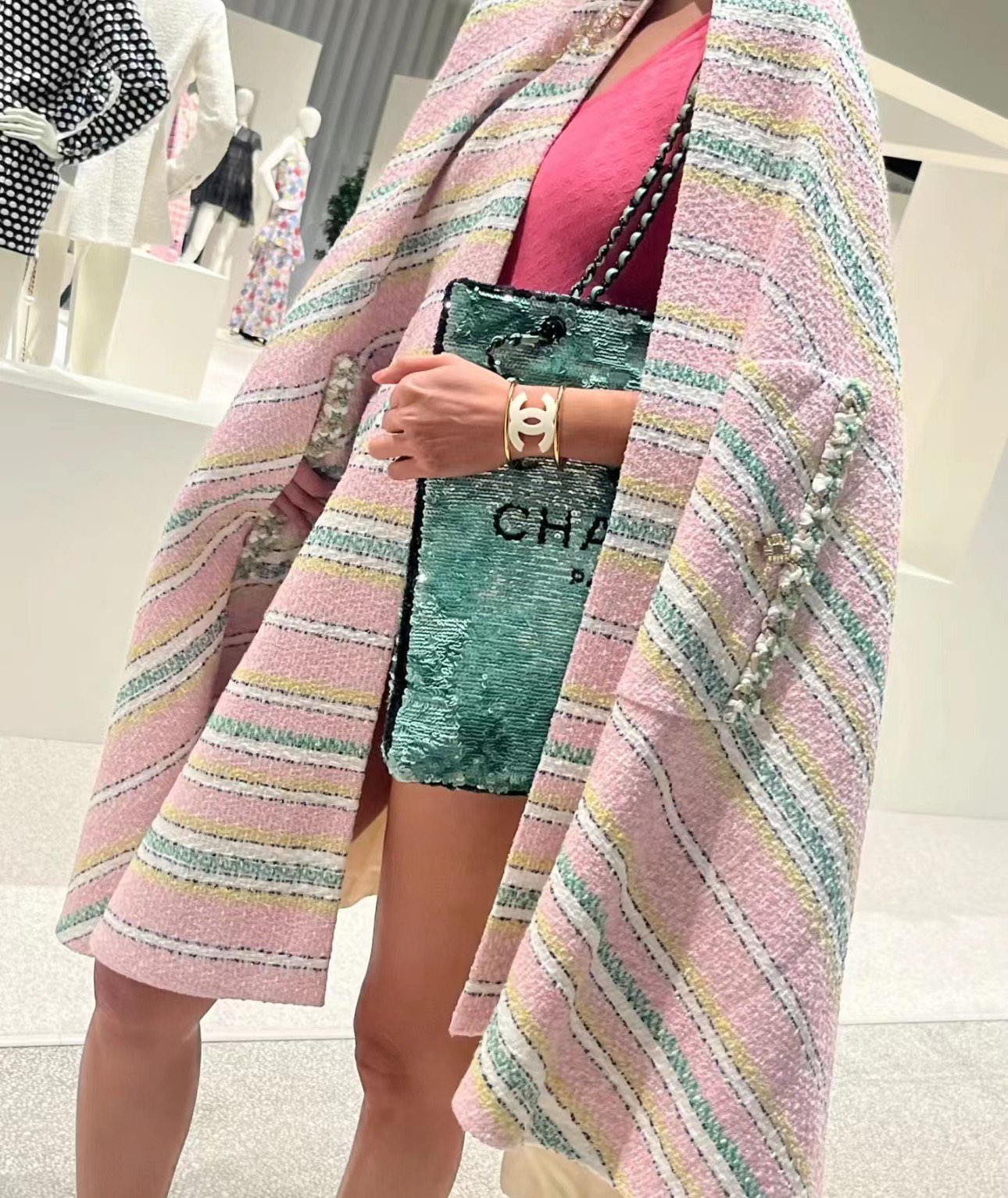 NO:103991,Xiaoxiang new white gold color scheme (small amount of spot) 24s new white acrylic double C hollow wide version open bracelet gold zp uniform acrylic material excellent texture and profitable when you buy it, Chanel bracelet, chanel, bracelet19860909小香新款白金配色（少量现货） 24s新款白色亚克力双C镂空宽版开口手镯金色 zp一致亚克力材质 质感超赞买到赚到,香奈儿手镯,chanel,bracelet,Jewelry