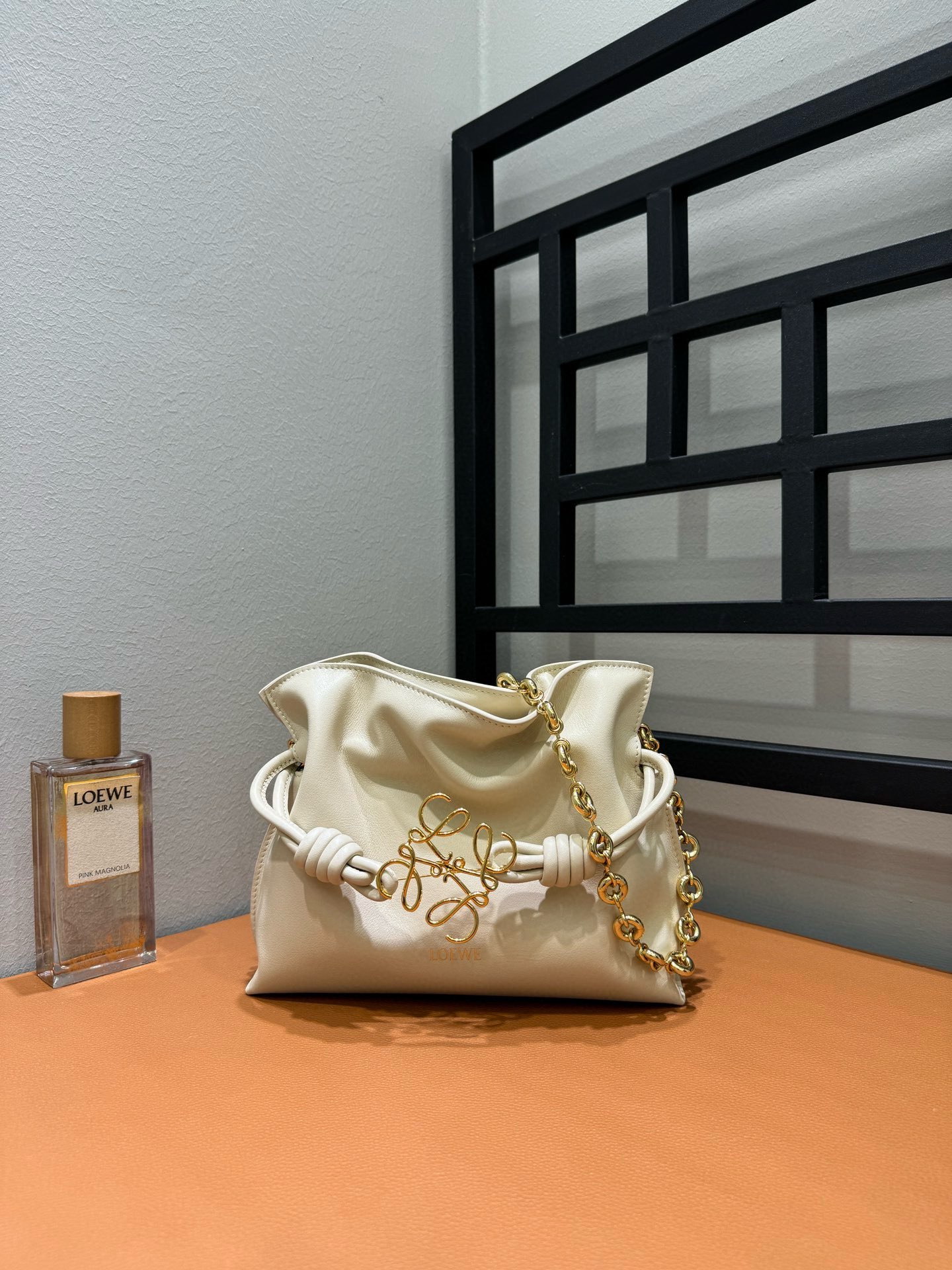 Loewe Flamenco Purse with Chain Strap - Versatile & Customizable Design 8 i1715419054 3798 1