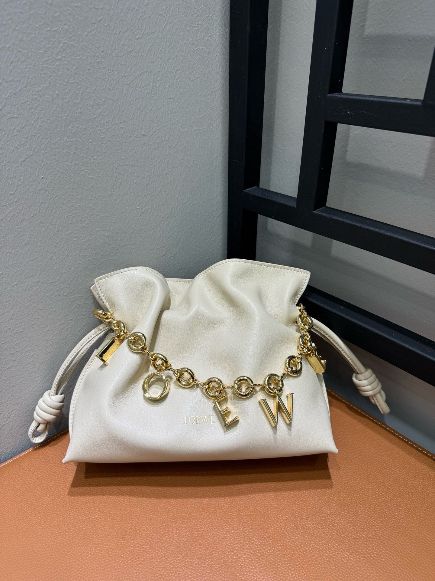 Loewe Flamenco Purse with Chain Strap - Versatile & Customizable Design 7 i1715419054 7754 0