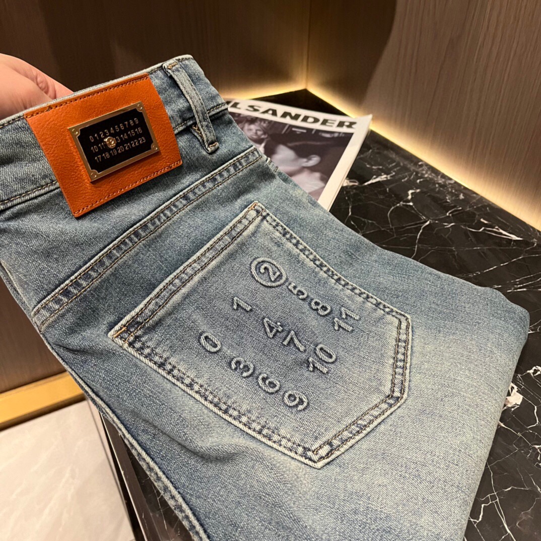 AT8866 Magella 24 Men’s Danning Jeans Review: Classic Design with Unique Details