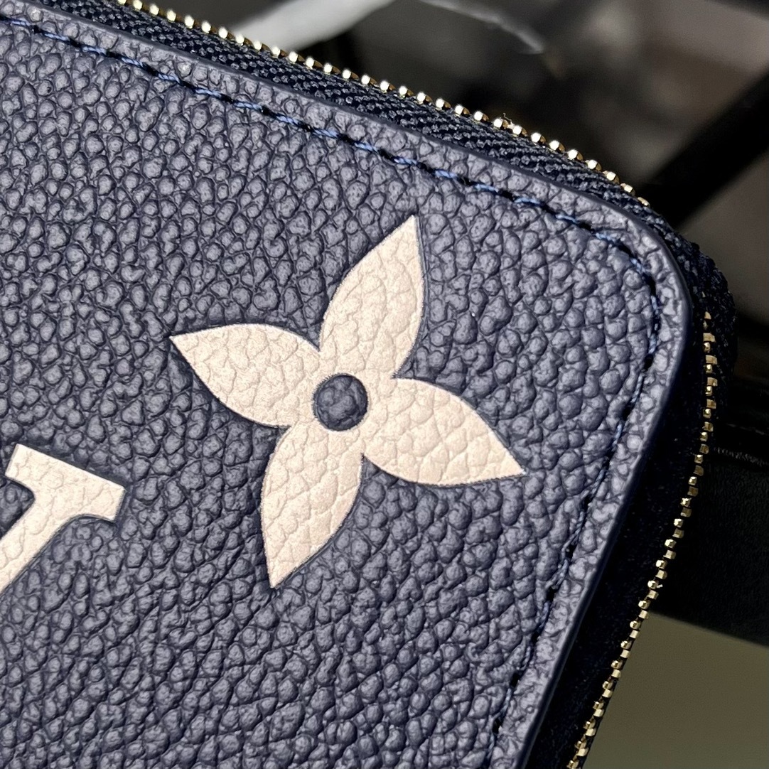 顶级原单M83606丝印柔软的MonogramUnplant皮革加入了本季特有的重新解释的“ZippyC