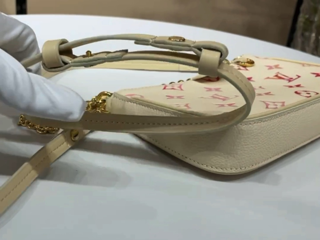 Louis Vuitton EASY POUCH ON STRAP handbagM80349 M83448 strawberry red (silk screen) short video