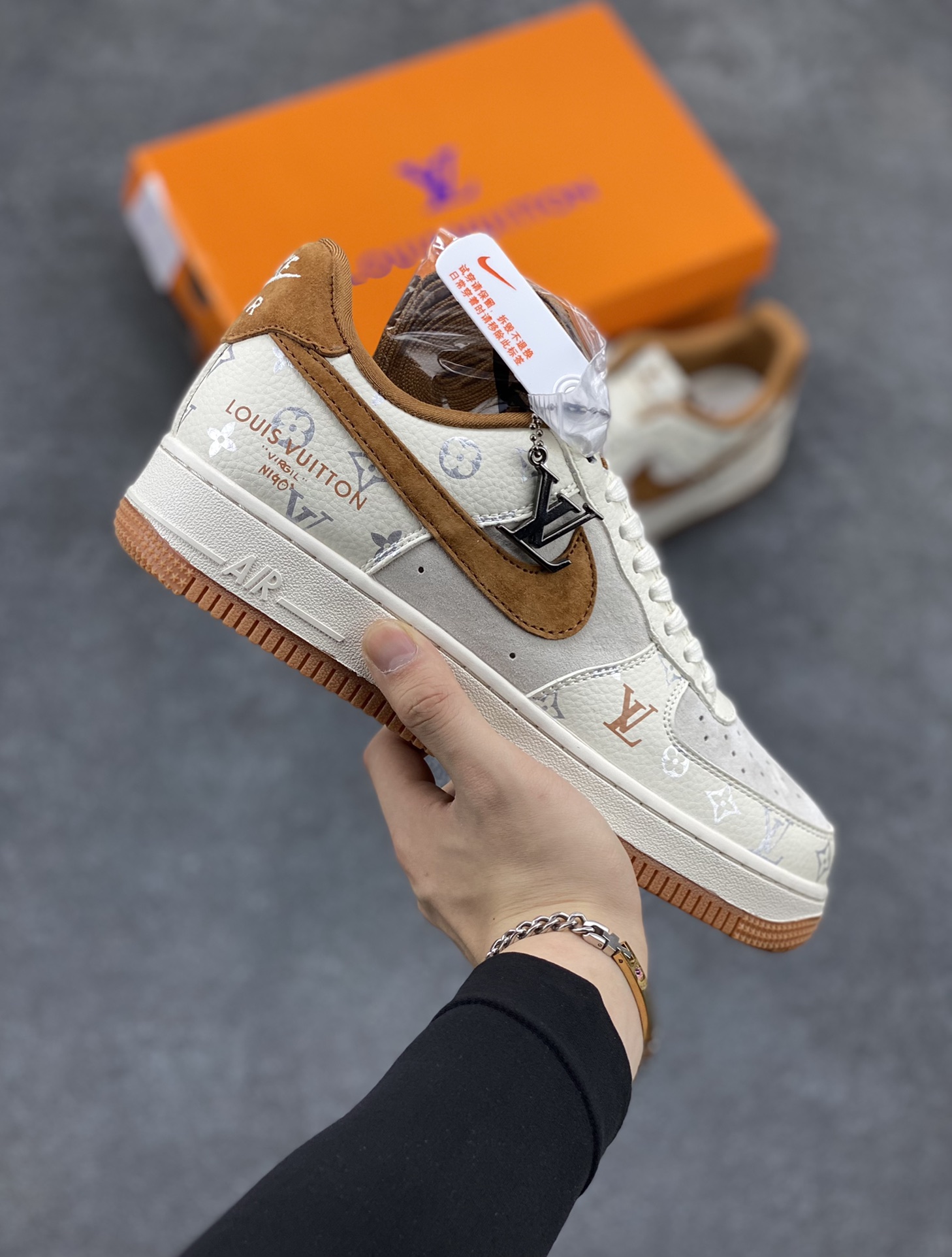 Air Jordan Force 1 الأحذية الأحذية الرياضية Air Jordan الأحذية الكاجوال العثور على نسخة طبق الأصل
 بني أعلى منخفض