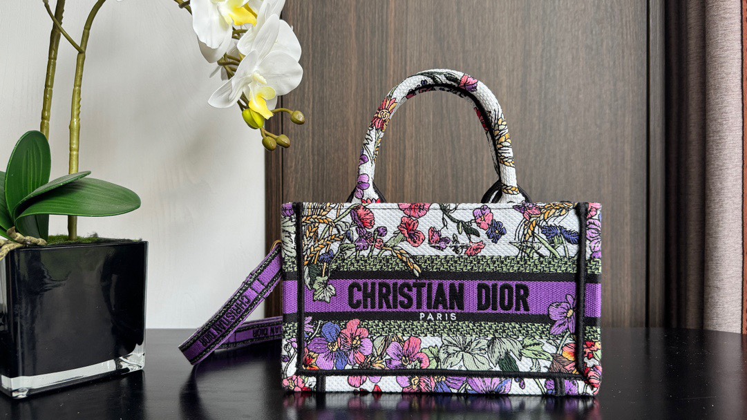 Dior Book Tote Tote Bags Wholesale China
 White Embroidery Summer Collection Mini