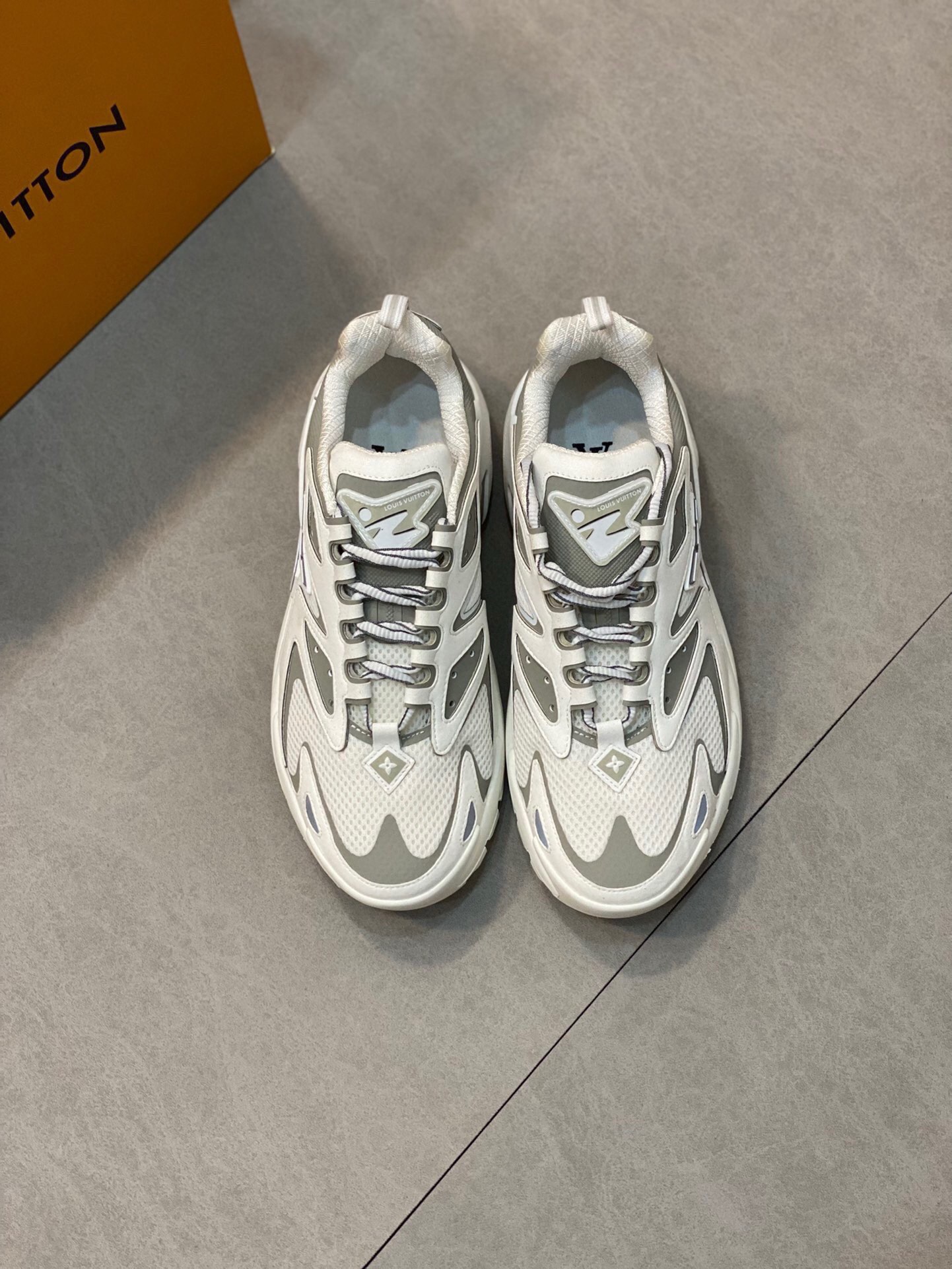 NO:218520,Brand LOUIS VUITTON original color matching code number 39-44 customized 38.45 price Material new Louis Vuitton casual shoes!  The original single-quality sneakers are made of suede made of mesh fabric and cowhide leather, which continues the design essence of running shoes, and is eye-catching on the Louis Vuit Spring and Summer Show. L'v letters and Monogram floral embellishment sides, plus lined collars and technological linings add more comfort. The feet feel light and comfortable, and the bright colors light up the spring and summer matching!, Louis Vuitton, louis vuitton, louis vuitton, sneakers, cowhide, chamois leather19860909品牌LOUIS VUITTON 颜色原版配色 码数39-44定做38.45 价格 材质路易威登新款 休闲鞋！原单品质运动鞋混合网格织物和牛皮革制成的麂皮,延续跑鞋的设计精髓,瞩目亮相路易威 春夏秀场.L ”v 字母和 Monogram 花卉点缀侧面,加衬鞋领和科技内衬更添舒适.脚感轻盈舒适,鲜艳色彩点亮春夏搭配！,路易威登,louis vuitton,louis vuitton,sneakers,cowhide,chamois leather,Men's shoes