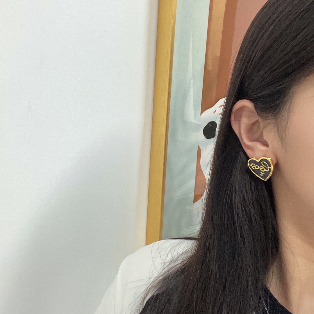 NO:101362,Xiaoxiang new lava heart earrings, Chanel earrings, chanel19860909小香新款熔岩爱心耳钉,香奈儿耳钉,chanel,Jewelry