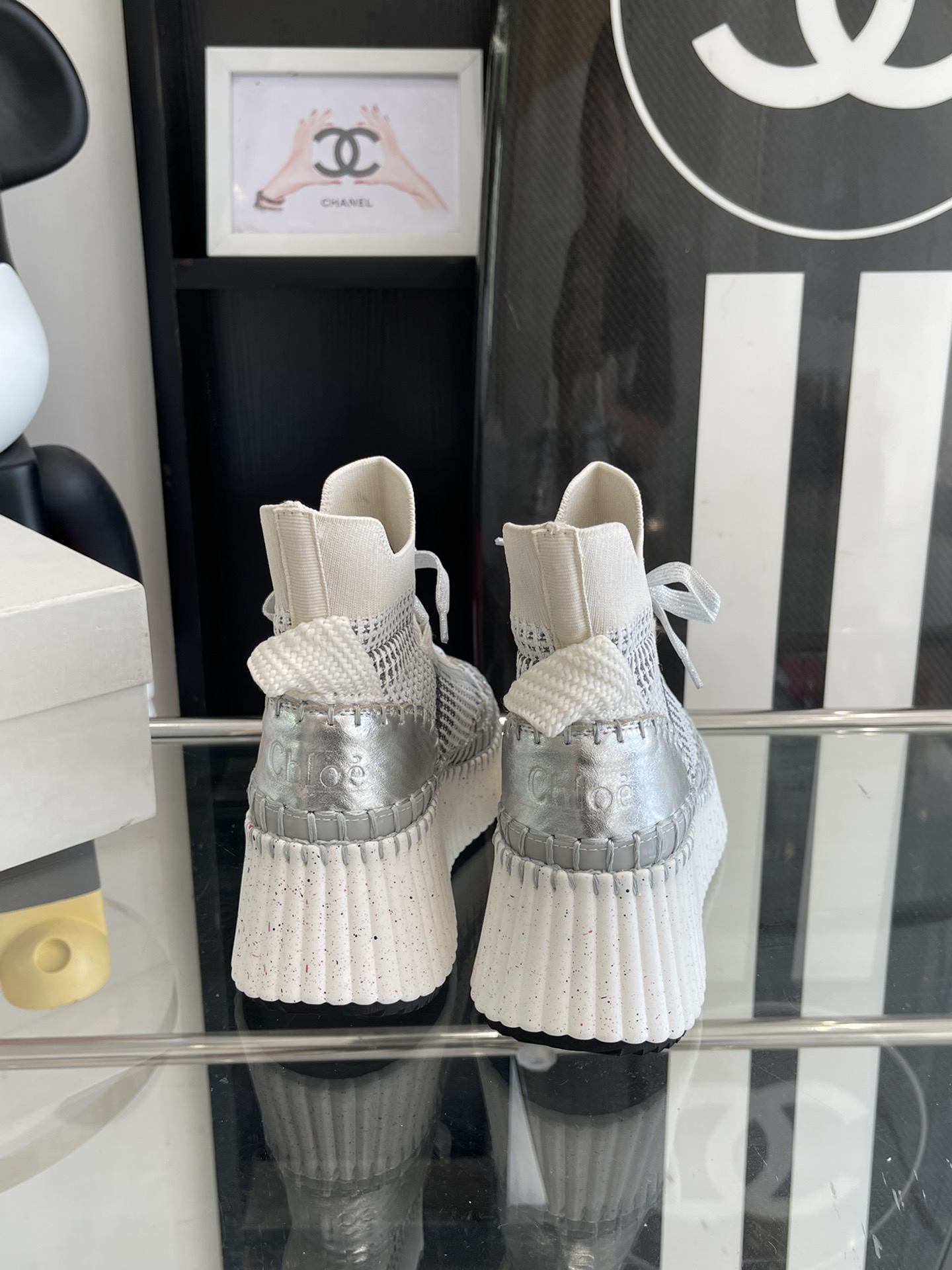 “Fresh Spring Fashion: 900-Year-Old Chloe Sneakers for All Seasons” - 图片 7
