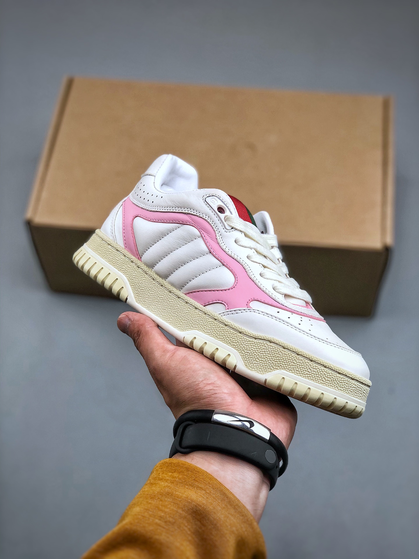 420 意大利奢侈品牌-古驰Gucci Re-Web Leather Sneakers 系列低帮复古板鞋“皮革米白乌木色GG红绿标