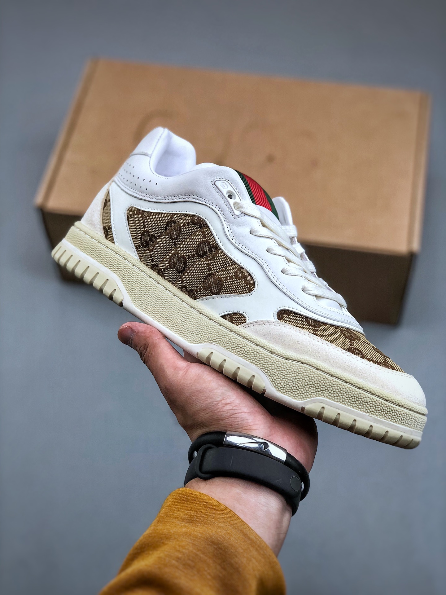 420 意大利奢侈品牌-古驰Gucci Re-Web Leather Sneakers 系列低帮复古板鞋“皮革米白乌木色GG红绿标
