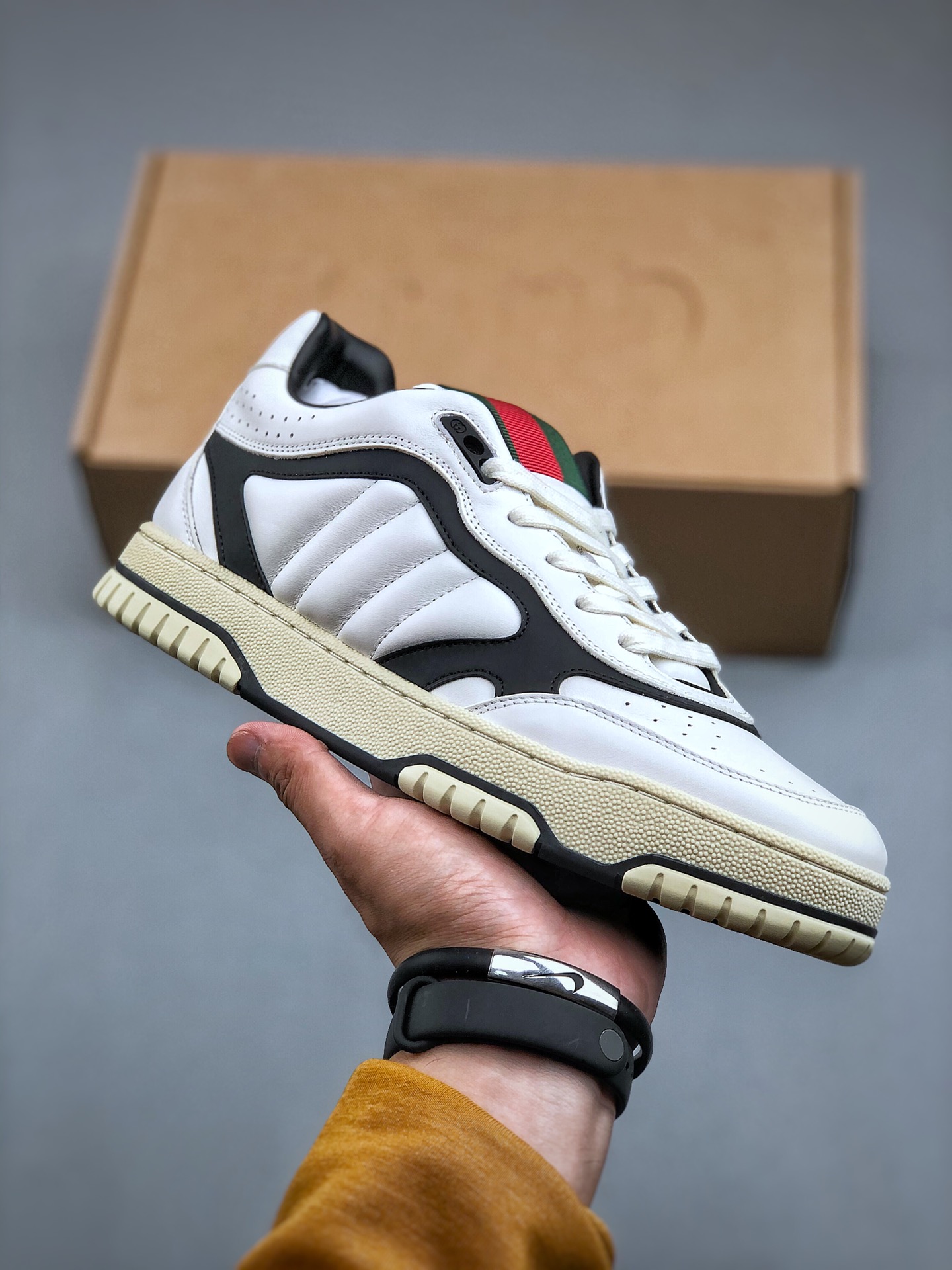 420 意大利奢侈品牌-古驰Gucci Re-Web Leather Sneakers 系列低帮复古板鞋“皮革米白乌木色GG红绿标