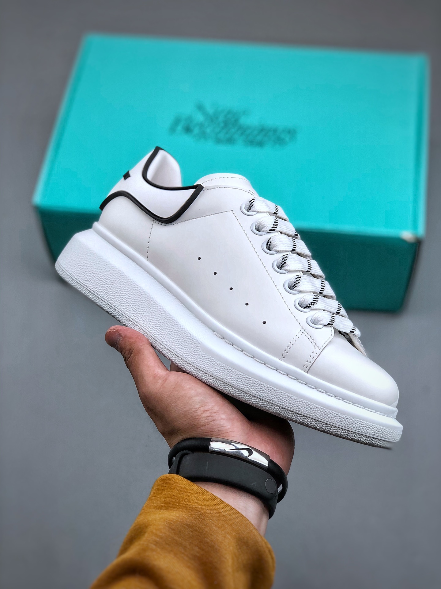 450 Alexander McQueen Oversized Sneakers 低帮时装厚底休闲运动小白板鞋