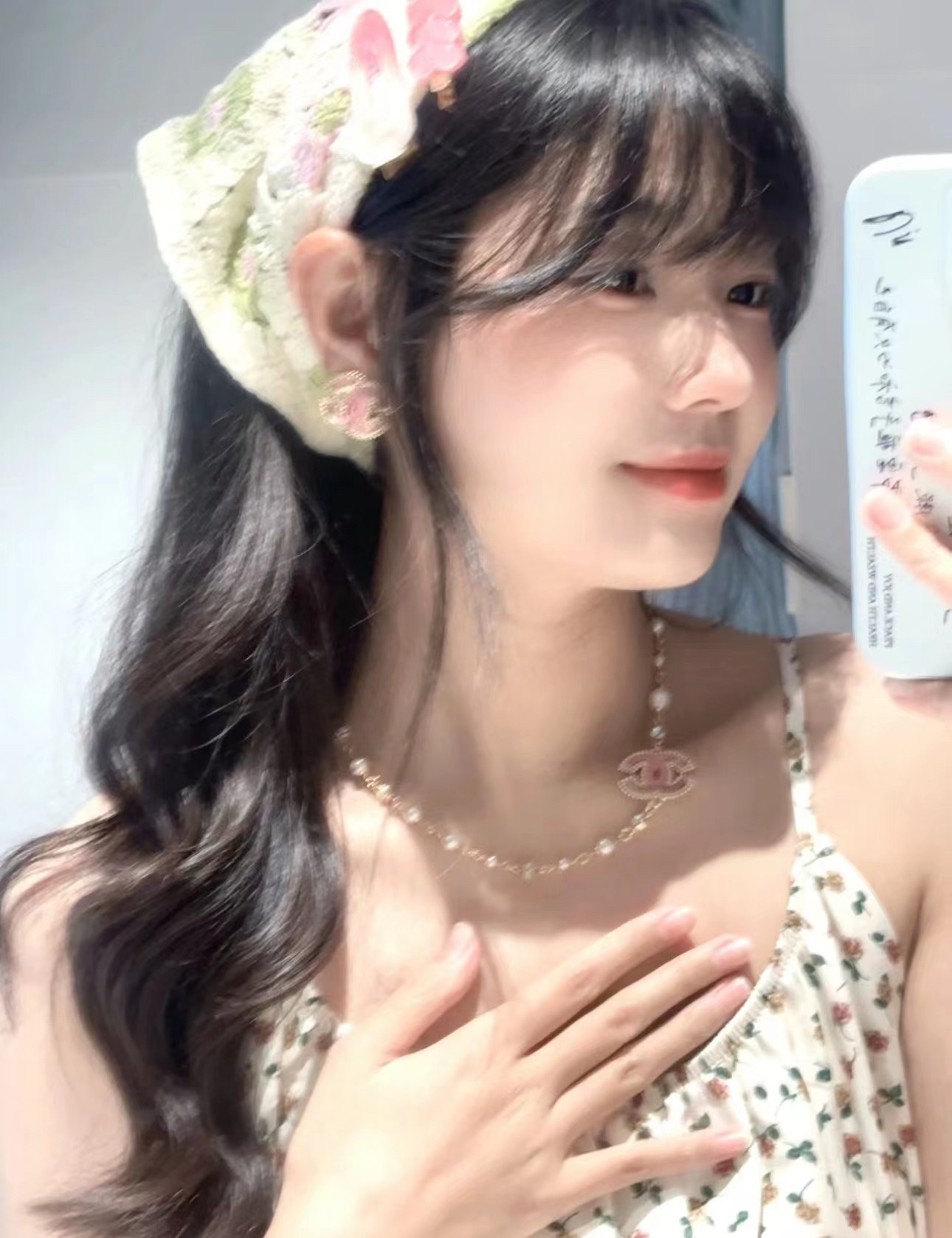 NO:631973,88220, today’s new necklace 24 new retro gold-rimmed pink double C pearl necklace. The gentle and dreamy jelly pink is full of fairy spirit. The design is retro and cute with golden small beads. It looks super good on the upper body. A must-have for sweet girls who are white and rich. Z-consistent brass material. Customized resin. Swarovski diamonds, necklace, Cartier high-end jewelry.1986090988220,今日新品项链 24新款复古金边粉色双C珍珠项链 温柔梦幻的果冻粉色仙气十足 搭配金色小圆珠镶边设计复古又可爱 佩戴上身超级好看 甜妹白富美必备 z一致黄铜材质 定制树脂 施华洛钻,,necklace,卡迪亚高端饰品,Jewelry