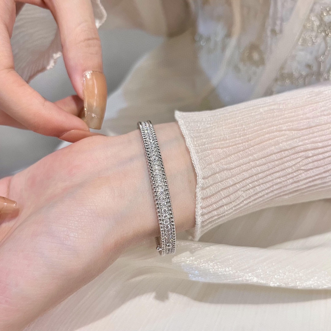 Van Cleef & Arpels vca Perlee 系列满钻手镯